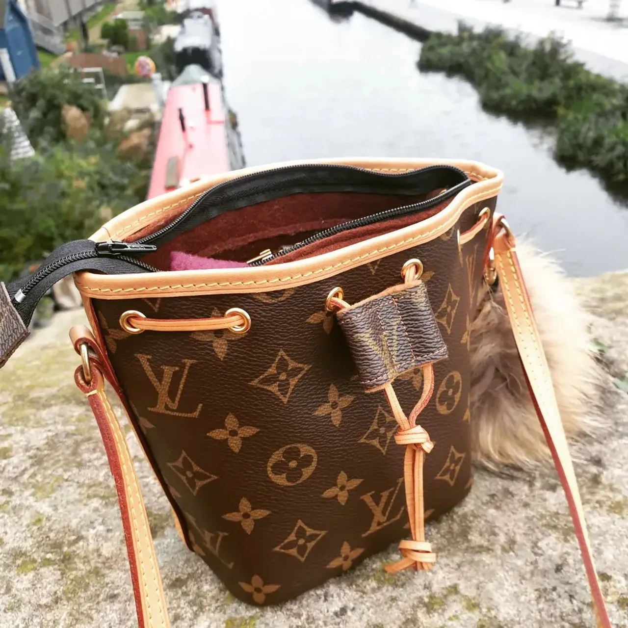 A chilliy stroll while enjoying my Nano Noe. Discontinued sadly, but so cute and comfy. 
❤
I offer a classic liner or a zipped top (pictured). It just that extra security for traveling or being in a busy place. Available for any bag type or size.
❤
It's been a weird month, bags sold and bought,  re assessing my life and the bags I choose.
This one is still here, quietly stealing my heart.

#nanonoe #lvnano #lvnanonoe #lvnanospeedy #nanobag #bagorganizer #bagorganiser #madeinuk #madetoorder #lvmonogram #edinburghblooms #luxurybagheaven