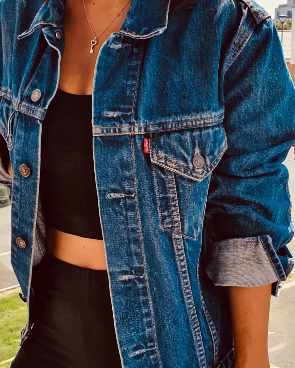 “T I G E R”
.
.
Custom piece, over size Levi’s women’s jean jacket..
On SALE now: link in bio🐯
#custommadejacket #handpainted 
#tigerart #levis #custommade #womensjeanjacket