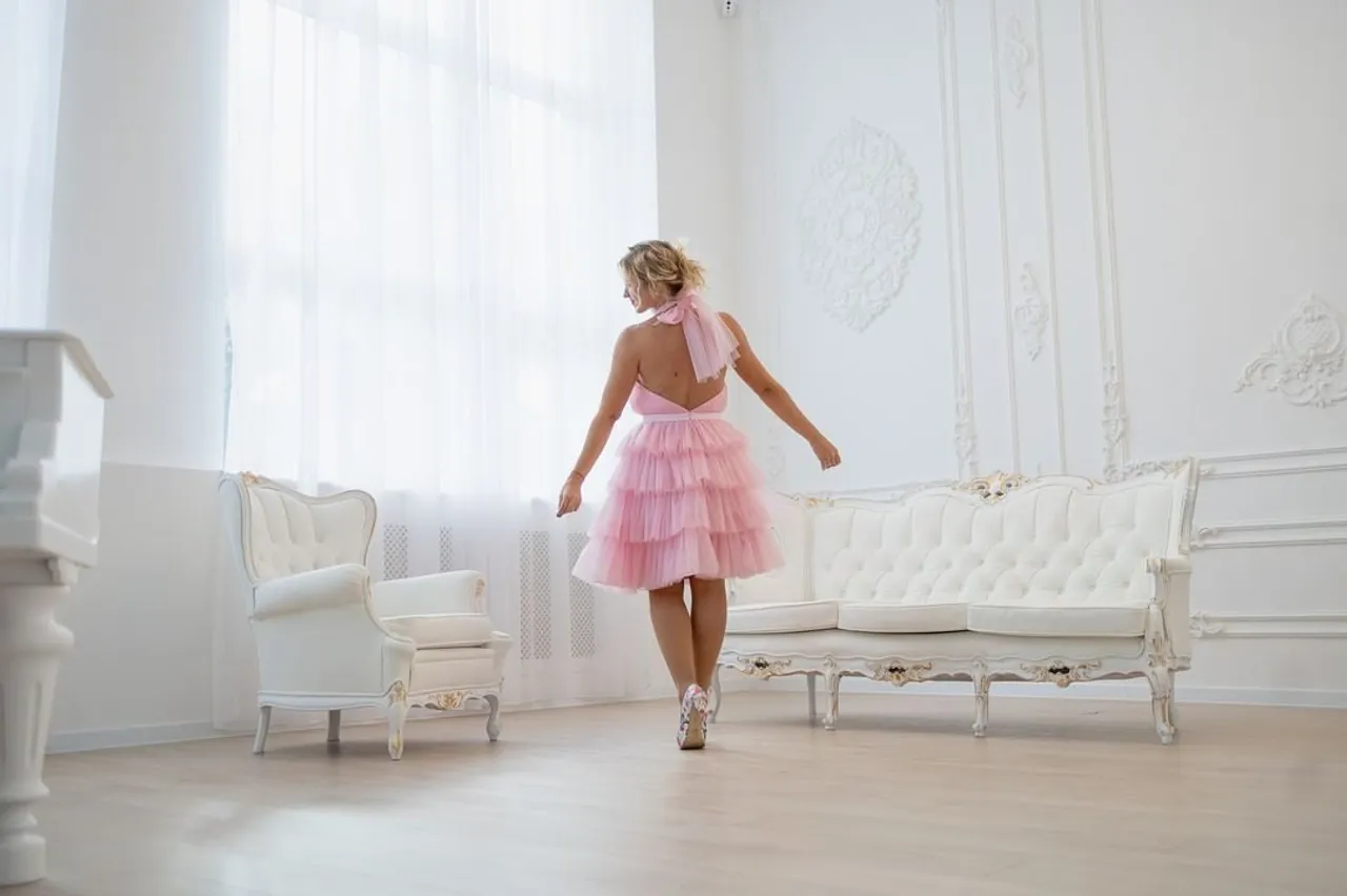 Šogad, šķiet, jauno mācību gadu sagaidīsim gana silti, lai uztiktu bez jaciņām un vestēm 🌺🥰
 
Daiļās skolnieces varēs pirmo ierakstu jaunās dzīvesgrāmatas baltajā lapā, ievilkt, esot tērptas ne mazāk daiļās kleitās! 🎀
 
Vai esi jau izvēlējusies īpašo tērpu savai meitenei viņas īpašajā dienā?
 
*Foto redzamā komplekta cena ir 160 eur
 
Piedāvājam gan individuālās šūšanas pakalpojumus, gan iespēju izvēlēties savu sapņa kleitu no gataviem modeļiem 
🌟Plaša tilla, mežģīņu un audumu krāsu izvēle. Var arī kombinēt krāsas 🌟Kleitas garumu/dizainu var mainīt 🌟Kleitas tiek šūtas pēc jūsu individuālajiem mēriem vai jebkura standarta izmērā no 74 cm līdz 147 cm un XS - XXL izmēros 
🌟Lai pasūtītu rakstiet PM vai Viber/Whatsapp 29 787 257, lai pielaikotu un redzētu gatavas kleitas. 
 
#backtoschool #septembris #klase #mācības #grāmatuplaukts #šūšana #rīga #mode #dress #mode2022 #rudens