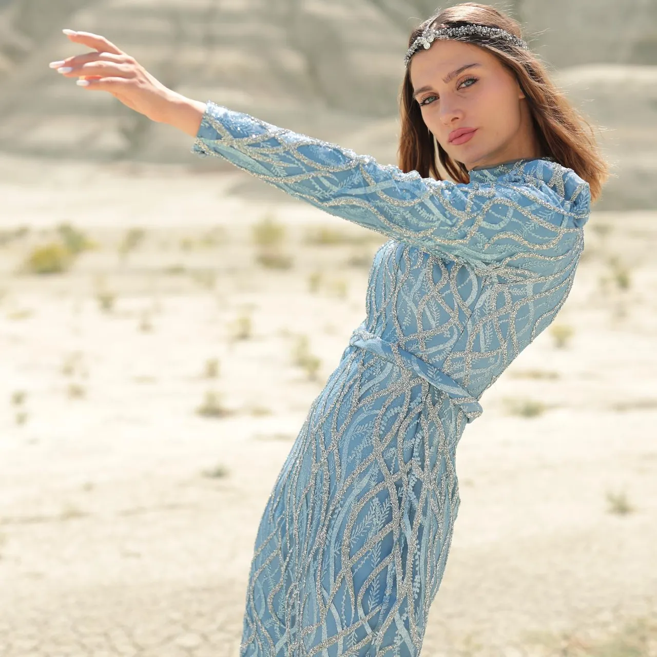 Sima Abiye💕
Gözalıcı ışıltılarıyla çok özel kalem tasarımımız tüm zarif renkleriyle ahunarede💕
Peki sizin favoriniz hangi rengi? seçenekler kaydırmalıda
👉Koşulsuz İade veya Değişim
✈️Ücretsiz & Hızlı Kargo
☎️👉Whatsapp:+90 532 272 57 09
#tesetturabiye #kalemabiye #kalemelbise #tasarımabiye #weddingdress #muslimweddingdress #muslimwear #hijabwear #modestwear #sözelbisesi #nişanelbisesi #davetelbisesi #eveningdressmalaysia #eveningdress#tasarımelbise #eventdress#weddingwear#modestwear #modestclothing #kesfetteyiz#