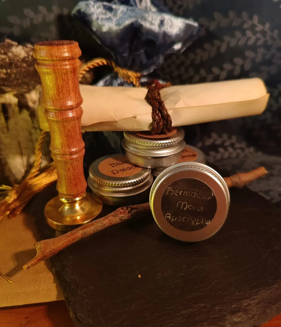 Hermaeus' Mora Apocrypha is one of the dark and essential smells. Combining cedar and spruce with benzoin essential oils to capture this sweet smell of an old book heavy, velvet pages...Add a little bit of Clary sage, and vetiver oils to finish off the haunting, mystical atmosphere, and here you go. 
A truly unique solid perfume that can take you through space, time and dimension.

#skyrim #tes #perfume #etsy #solidperfume #oblivion #daedra #hermaeusmora #mystical #artisan #handcrafted #handmade #essentialoils #rpg #geek #azuraslab