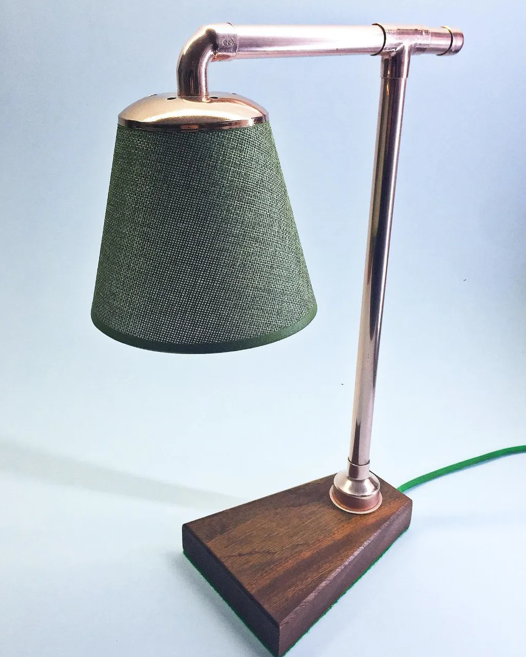 Konik mavi, kırmızı, beyaz, yeşil ve siyah masa lambalarında ahşap ve bakırın uyumu... Satın almak için bio'daki linklere göz atabilirsiniz.#aydinlatma #masalambasi #ahsap #ahsaptasarim #aydinlatmatasarimi #tasarim #dekorasyon #aydınlatma  #masalambası #ahşap #ahşaptasarım #aydınlatmatasarımı #tasarım #lightdesign #interiordesign #wooddesign #handmade #handmadelighting #tasarım #tasarımmobilya #tasarımfikirleri #evdekorasyonu #içdekorasyon #içdizayn #abajur #DiversiDesign