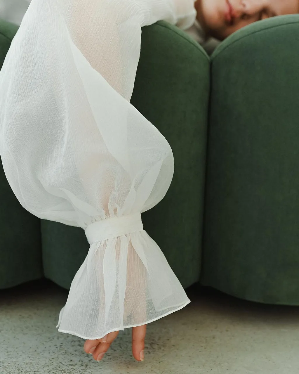 New model blouse 

Natural silk organza, pleated fabric, voluminous sleeves