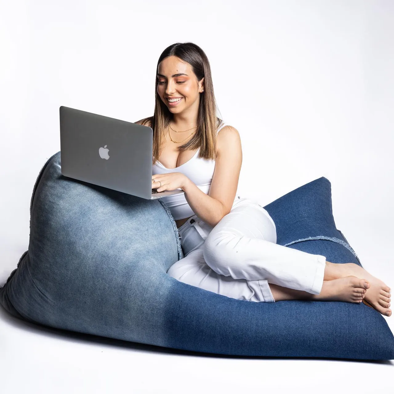 Clave secreta para que digan “woow” al entrar a tu casa? Mira este puff de jean. Sólo en #aiireco #puff #puf #beanbag #beanbagchair #beanbags #beanbagdesign #beanbagdecor #poufottoman #pouf