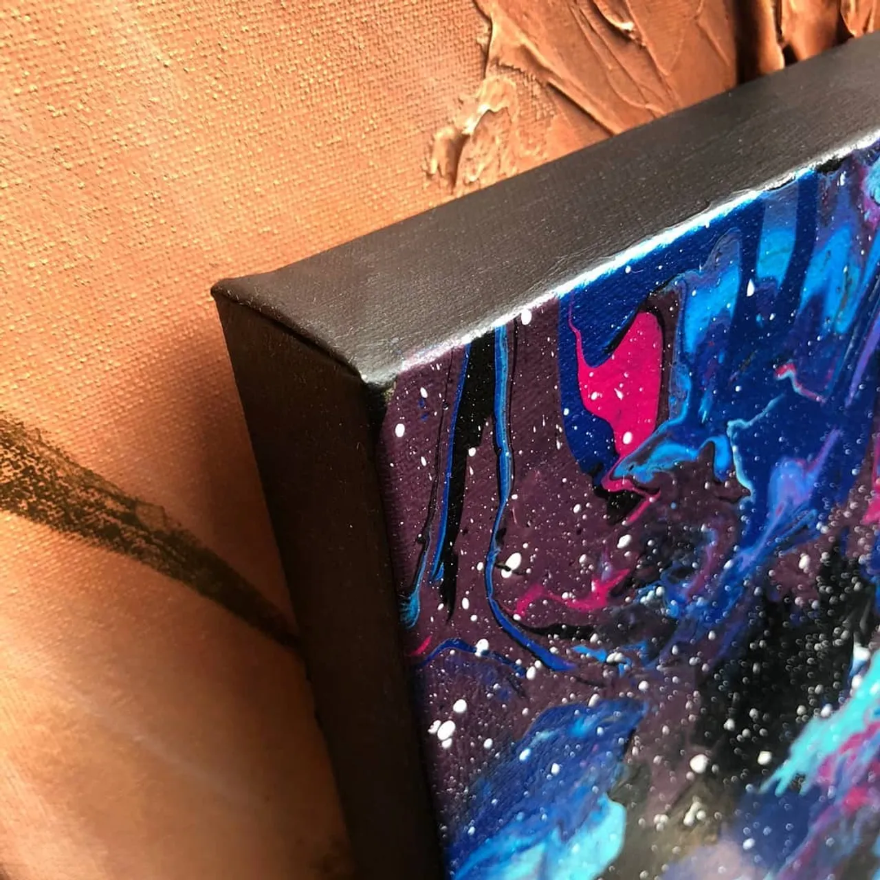 Good light is a thing 👩‍🎨 #galaxy #pouringpaint #acrylicpainting #artistoninstagram #inspiartion #paintingforsale #painting #obrazwylewany #obrazakrylowy #obrazynasprzedaż #kunst #KhanomiArt