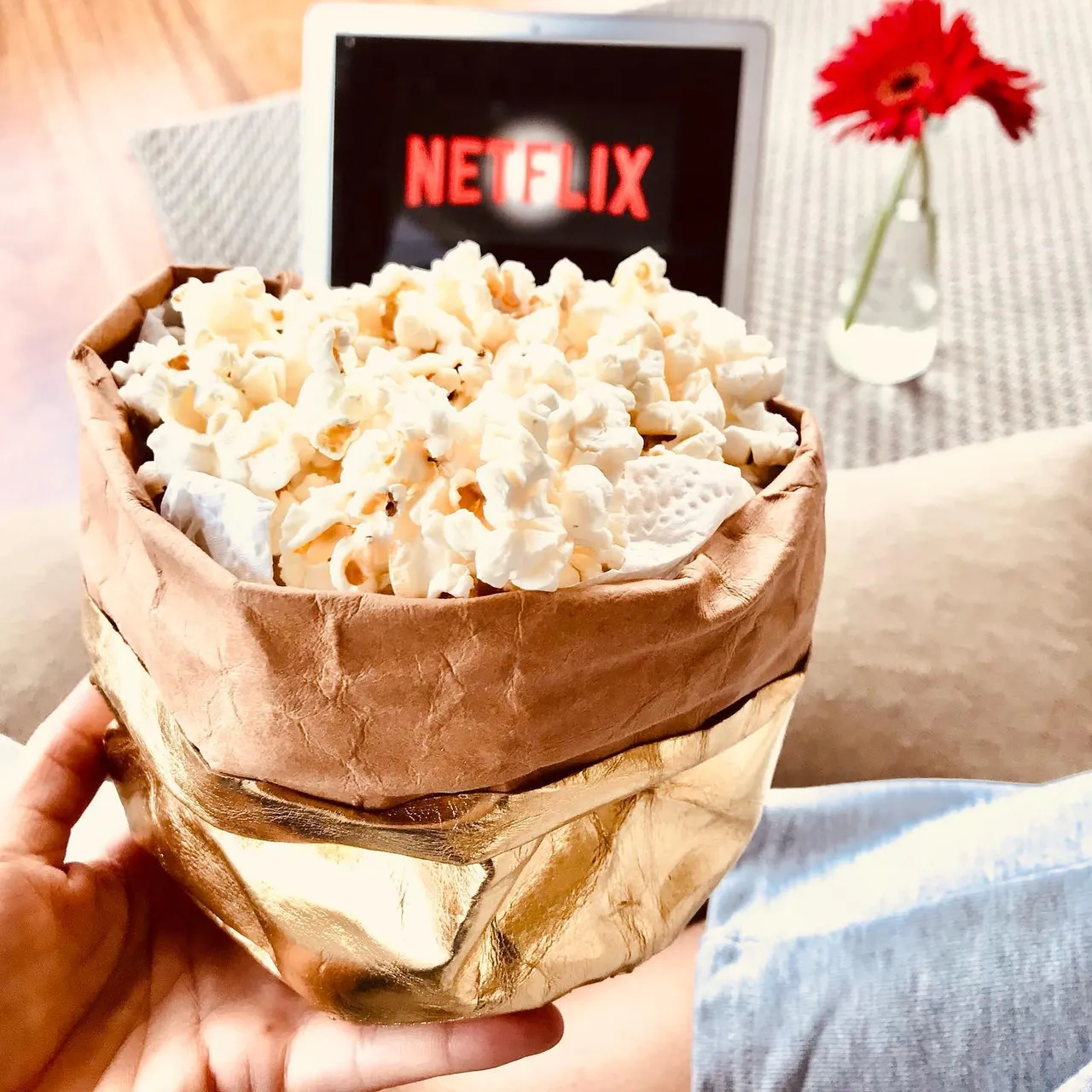 Para un sábado nublado, qué mejor que una buena peli con palomitas de maíz 🍿 ? Aiire Co. #papelkraft #ecofriendly #cestasdecorativas #cestasmultiuso #cestasmultiusos #cestasorganizadoras #cestasecologicas