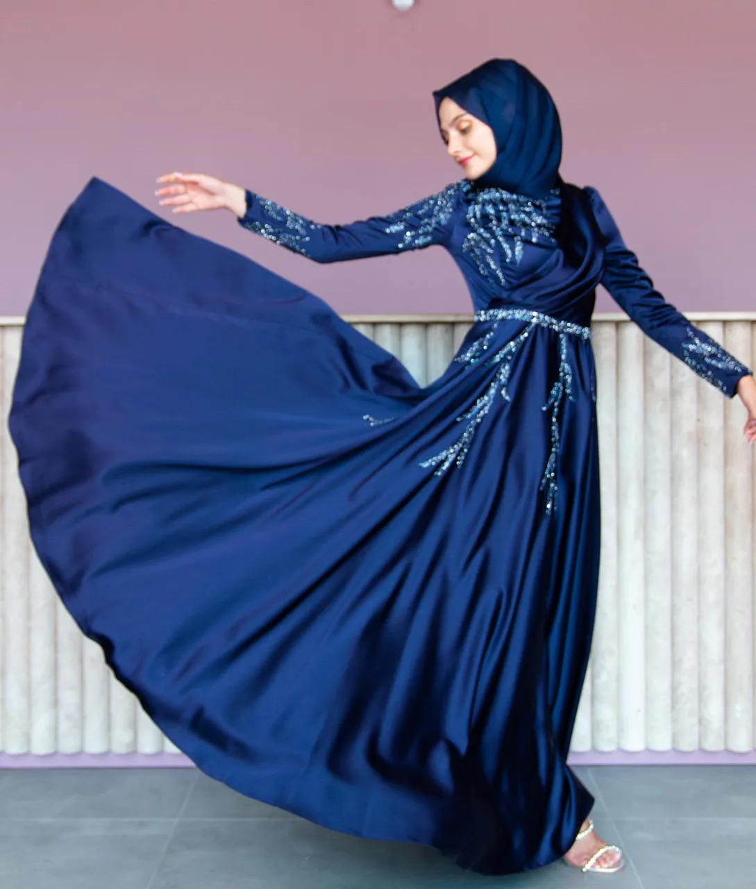 Hazal Abiye💕
İşlemeleri ve kesimi o kadar güzel kii klasiklerin baştacı diyebiliriz💕
Detay güzellikleri ve renk seçenekleri kaydırmalıdaa

👉Koşulsuz İade veya Değişim
✈️Ücretsiz & Hızlı Kargo
☎️👉Whatsapp:+90 532 272 57 09
#tesetturabiye#tasarımabiye #weddingdresses #muslimweddingdress #hijabwear #muslimwear #modestclothing #eveningdress #eveningdressmalaysia #eventdress #sözelbisesi #nişanelbisesi #davetelbise #kesfetteyiz