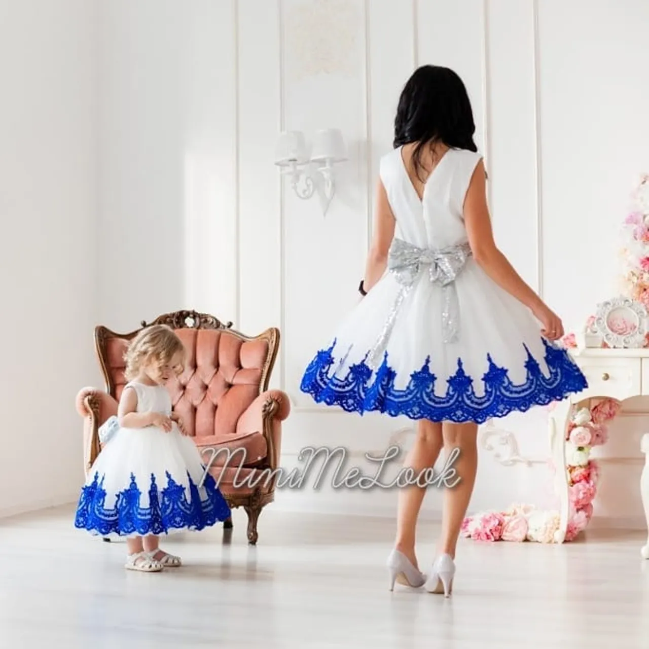 Sievietes garderobē skaistu kleitu nekad nevar būt par daudz! I👗zvēlies kādu no elegantajām un košajām oriģināla dizaina kleitām, lai būtu uzmanības centrā 🎉🌟
⠀
Komplekta cena 120 eur ⠀
Piedāvājam gan individuālās šūšanas pakalpojumus, gan iespēju izvēlēties savu sapņa kleitu no gataviem modeļiem ⠀
⠀
🌟 Plaša tilla, mežģīņu un audumu krāsu izvēle. Var arī kombinēt krāsas⠀
⭐ Kleitas garumu/dizainu var mainīt⠀
⭐Kleitas tiek šūtas pēc jūsu individuāliem mēriem vai jebkura standarta izmērā no 74cm līdz 147cm un XS - XXL izmēros⠀
⭐Lai pasūtītu rakstiet PM vai Viber/Whatsapp 28895815. Pielaikot un redzēt gatavas kleitas var Valdemāra 118 (iepriekš vienojoties par tikšanās laiku) #ballišukleitas #mammameita #vienādaskleitas #платьямамадочкарига #платьямамадочкалатвия #нарядныеплатьярига #нарядныеплатьялатвия #mežģīņukleita #svinīgakleita #bērnukleita #kleitapasškumam #нарядноеплатьедлядевочки #детскоенарядноеплатье