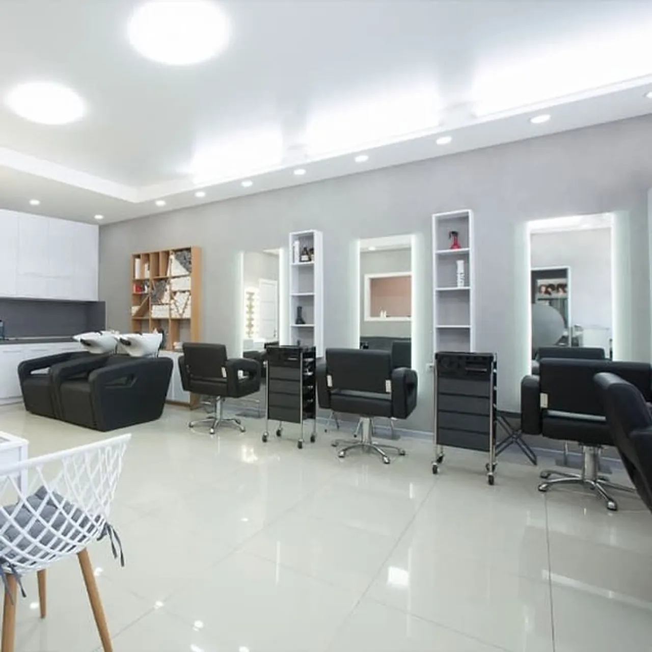 Beleuchtete Friseurspiegel - Kristallspiegel nach maß mit Beleuchtung. Wir garantieren eine ausgezeichnete Qualität und günstige Preise. 
#friseursalon 
#friseurspiegelnachmass
#kristallspiegel 
#spiegelshop24