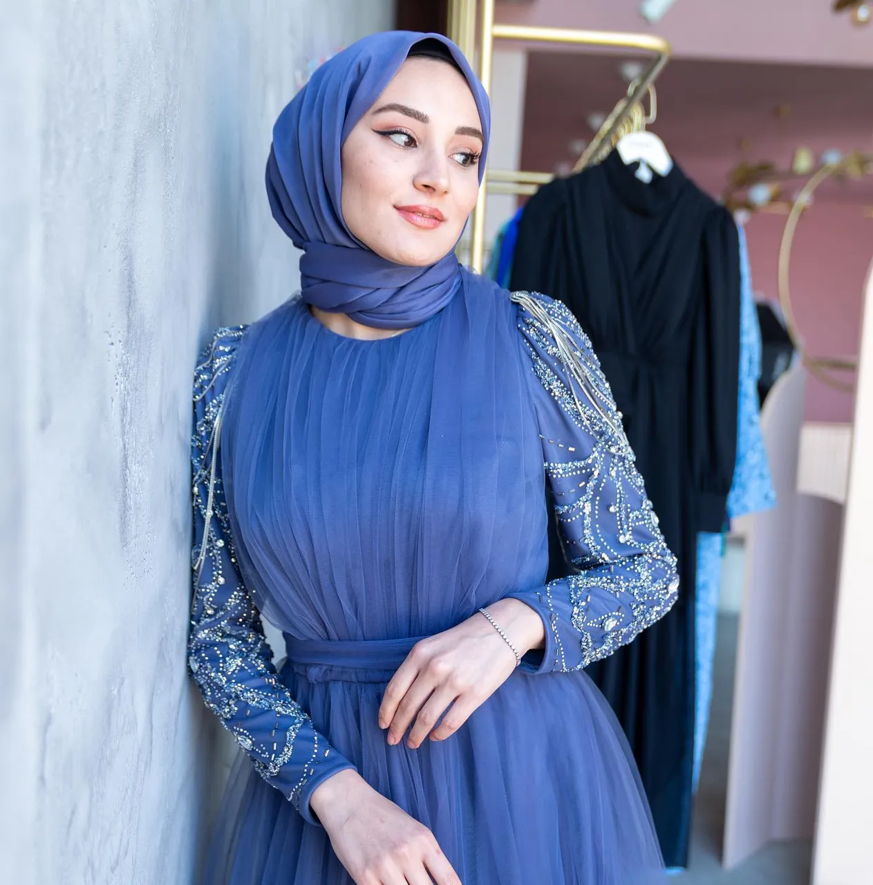 Prenses Abiye😍
Tül üzerine özel taş ve aksesur işlemeleriyle rüya gibi bir tasarım ahunare online ve mağazada❤️
Sizce hangi renkler daha eklenmeli?
36-42 Beden Aralığı 💃
Harika detay güzellikleri kaydırmalıda
Türkiye ve Tüm Dünyaya Hızlı Kargo 🛩
Hijab Wedding Dress😍
36-42 EU Sizes Available
Wordwide Express Delivery 🚚
#muslimweddingdress#weddingdress #weddinggown #gown
