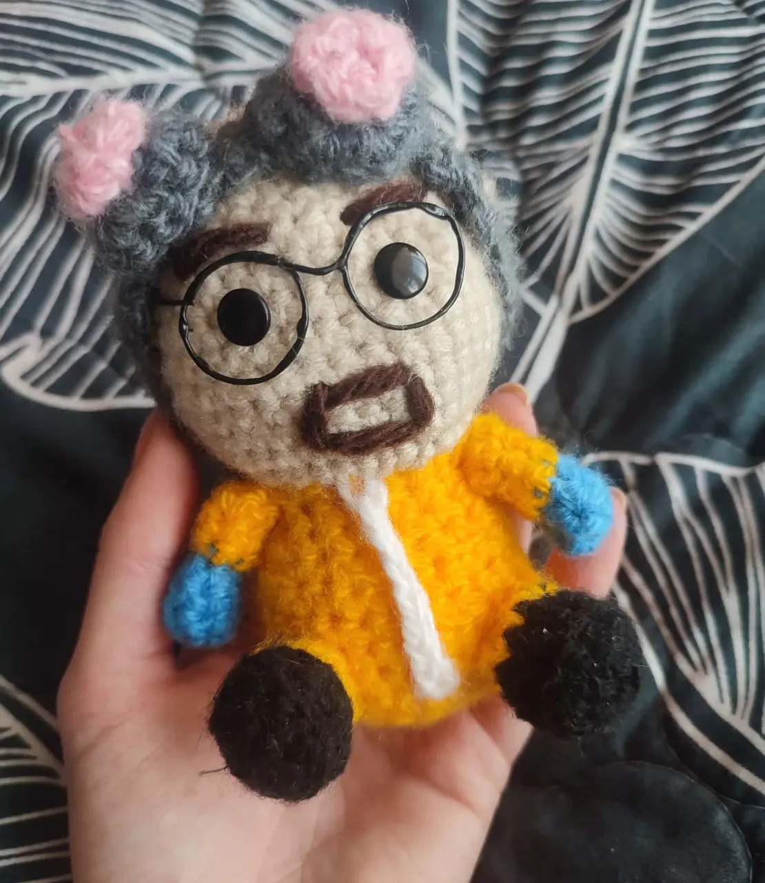 Вот такой вот персонаж из сериала "Во все тяжкие"
Ещё одна моя гордость 😍
#игрушкиручнойработы #игрушкисвоимируками #игрушкиназаказ #амигуруми #игрушкикрючком #вовсетяжкие #хайзенберг #уолтеруайт #подаркиручнойработы #подаркипетрозаводск