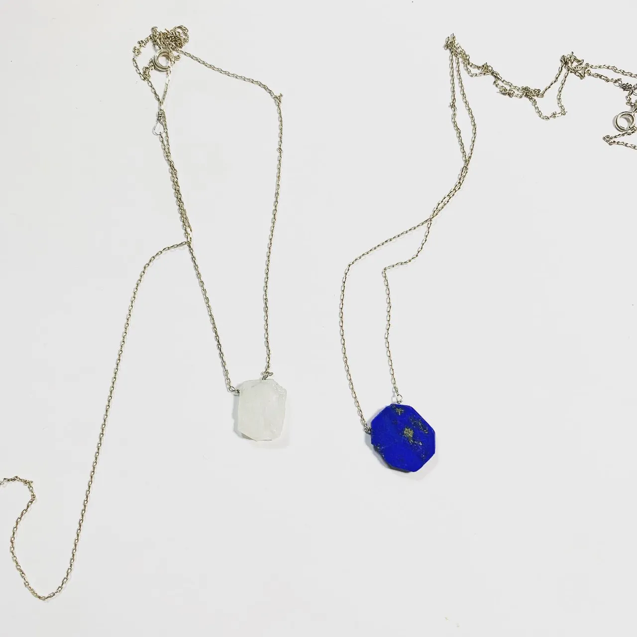 Long necklace
Sautoir
Lapis lazuli
Rainbow moon stone
Silver
I
o
h
c
o
Ë
s
n
i
m
#moonstone #rainbowmoonston #lapislazuli #blue #white #bleu #blanc #necklace #sautoir #collier silver #iohcoesnim_lapislazuli #iohcoesnim_moonstone