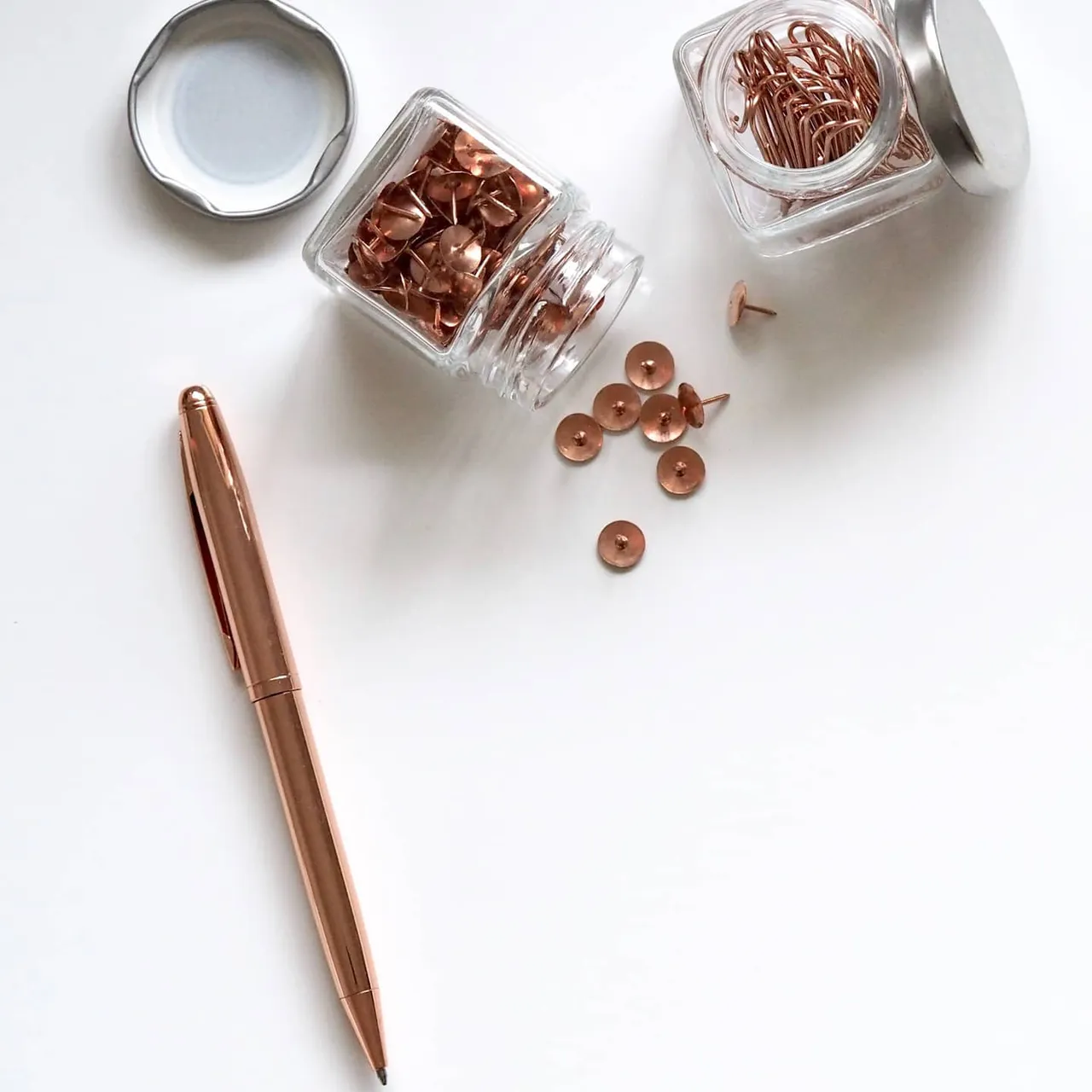 We're BACK from holidays with a list of goals which we’d love to accomplish this year!
FIRST! finding a new studio where we can have our workshop 🙂
.
.
.
.
.
.
.
.
.
.
.
.
.
.
#desksetup #office 
#listofgoals #desktools #homeandliving 
#inspiring #happy 
#workingfromhome 
#officeinspiration 
#officetools #workshop