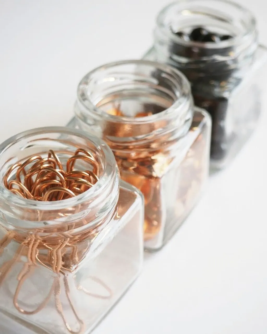 A quick zoom in on our DESK☺ 
Tiny props that makes a huge difference 📎!
.
.
.
.
.
.
.
.
#deskorganization #interiordesigner #studiomoments #officeinspiration #creativityfound #officedecor #foryouroffice #scandinaviandesign #petitejoys #livethelittlethings  #onmydesk #homeoffice #mydesk #designisinthedetails
 #calledtobecreative #creativehappylife #workspace #workspacegoals #homeoffice #designlife #designlovers