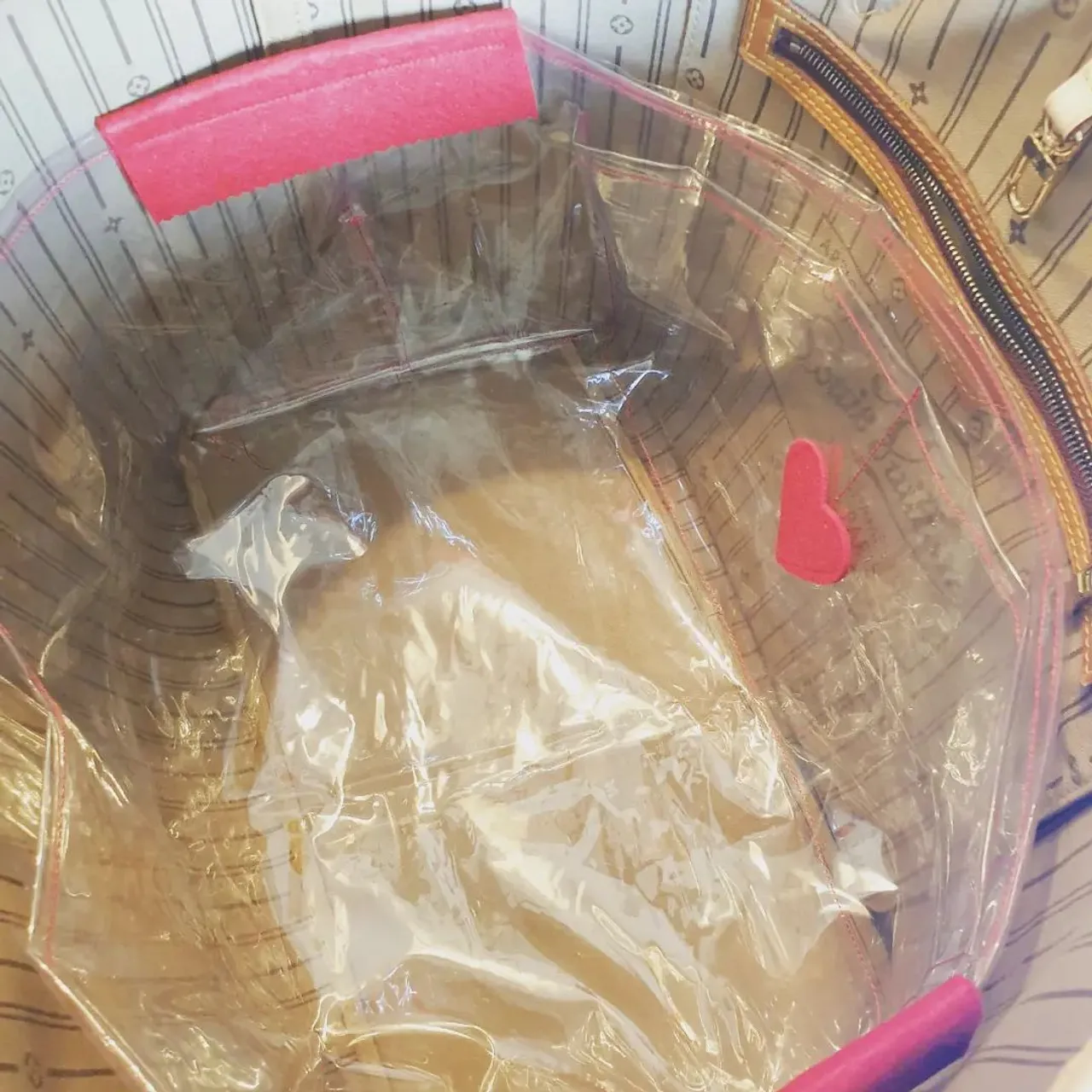 Here are 10 Neverfull ideas for you. If you own it, you will know it deserves all the bells and whistles. No wonder it's so popular here in Luxurybagheaven.com #neverfull #neverfullmm #neverfullgm #luxurybagheaven #lvneverfullmm #lvneverfull #lvneverfullgm #lvneverfullpm #lvbag #lvbandeau #lvconfidentialbandeau #bagorganizer #bagorganiser #baginsert #madeinscotland #madetoorder