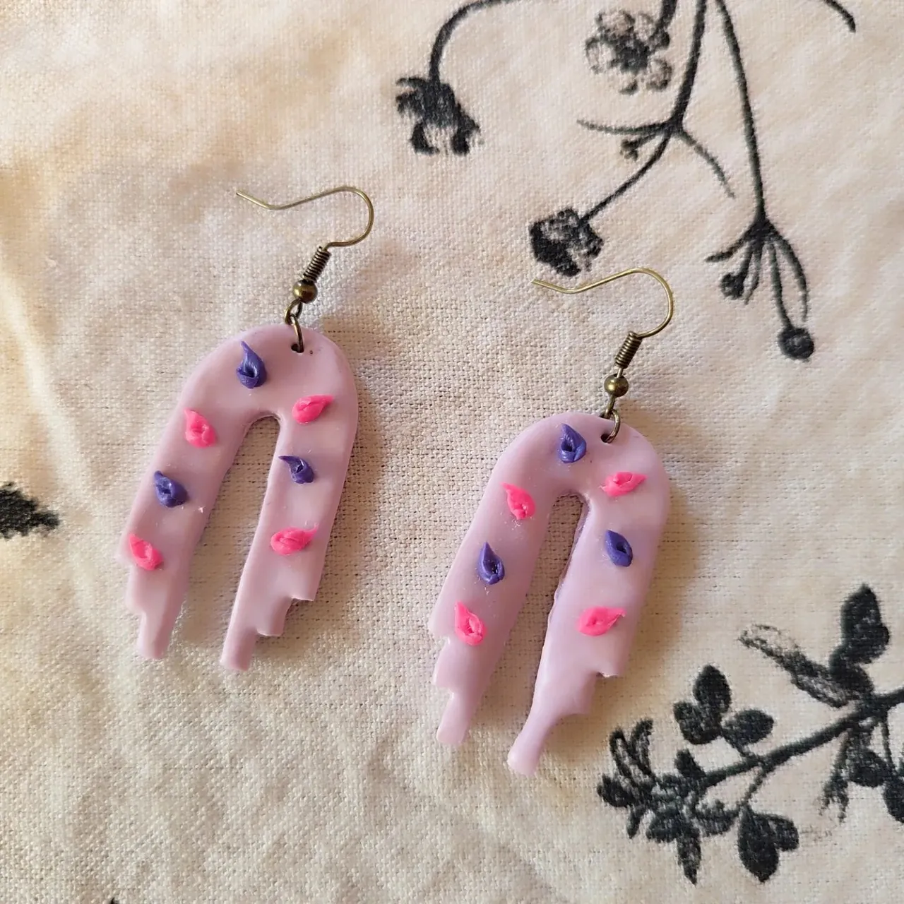 ¡Nuevos pendientes! ¿Qué os parecen?
¡Podéis personalizar los colores!💗💜
...........
New earrings!
It's possible to customize them!💗💜
#etsy #etsyshop #handmadejewelry #handmade #handmadeearrings #earrings #personalizables #pendientesartesanales #pendientes #customized #polimerclay #arcillapolimerica #artesania #artesanal