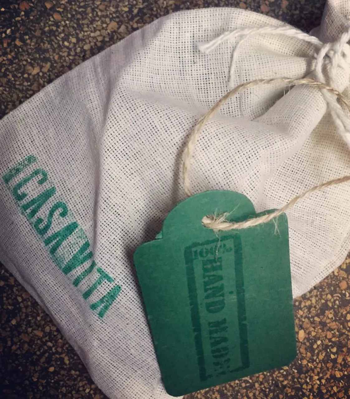 Bakir-ahsap masa lambamiz, minik sürpriziyle beraber sahibine ulasmak üzere yola cikti. #aydinlatma #masalambasi #ahsap #ahsaptasarim #aydinlatmatasarimi #tasarim #dekorasyon #aydınlatma  #masalambası #ahşap #ahşaptasarım #aydınlatmatasarımı #tasarım #lightdesign #interiordesign #wooddesign #handmade #handmadelighting #tasarım #tasarımmobilya #tasarımfikirleri #evdekorasyonu #içdekorasyon #içdizayn #abajur #novacasavita