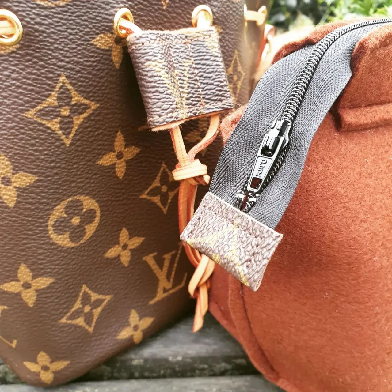 A chilliy stroll while enjoying my Nano Noe. Discontinued sadly, but so cute and comfy. 
❤
I offer a classic liner or a zipped top (pictured). It just that extra security for traveling or being in a busy place. Available for any bag type or size.
❤
It's been a weird month, bags sold and bought,  re assessing my life and the bags I choose.
This one is still here, quietly stealing my heart.

#nanonoe #lvnano #lvnanonoe #lvnanospeedy #nanobag #bagorganizer #bagorganiser #madeinuk #madetoorder #lvmonogram #edinburghblooms #luxurybagheaven