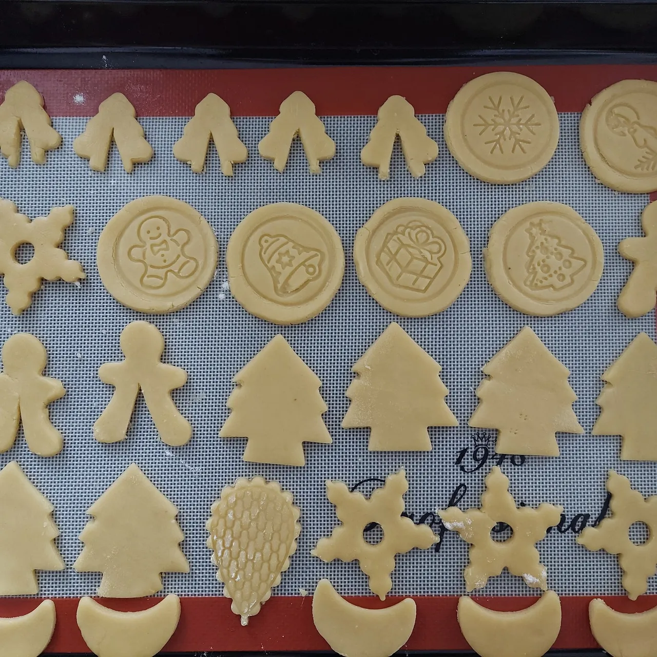 36 Pcs Homemade Christmas&New Year Gift Cookies | 3 Dozen Christmas Cookie Assortment, Christmas Party cookies, Christmas Gift, Cookie Gift box

#etsy #etsyshop #etsyseller #etsysellersofinstagram #homemade #turkishfood #cookiegiftbox #christmasgift #partycookies #cookies #cookieassortment #cookies