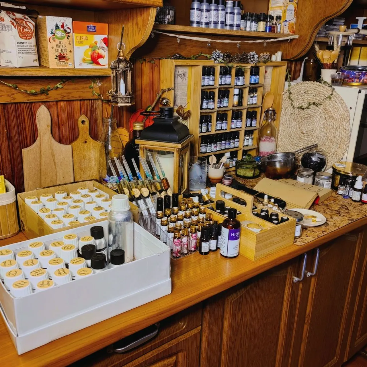 The setup is growing fast by day 😌

#smallbusiness #etsy #artisanperfume #handmade #perfume #artisan