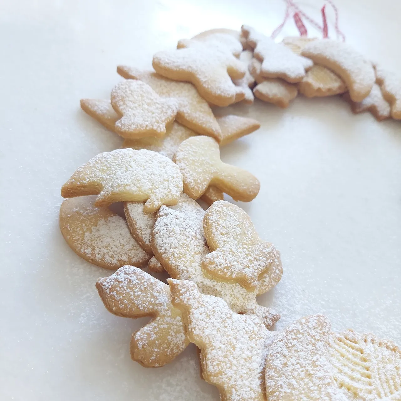 36 Pcs DIY Christmas Gingerbread Wreath Decor | Front Door Christmas Cookies Wreath | Undecorated Sugar Cookies
#etsy #etsyshop #etsyseller #etsysellersofinstagram #homemade #stuffedcookies #cookies #christmascookies #wreathdecor