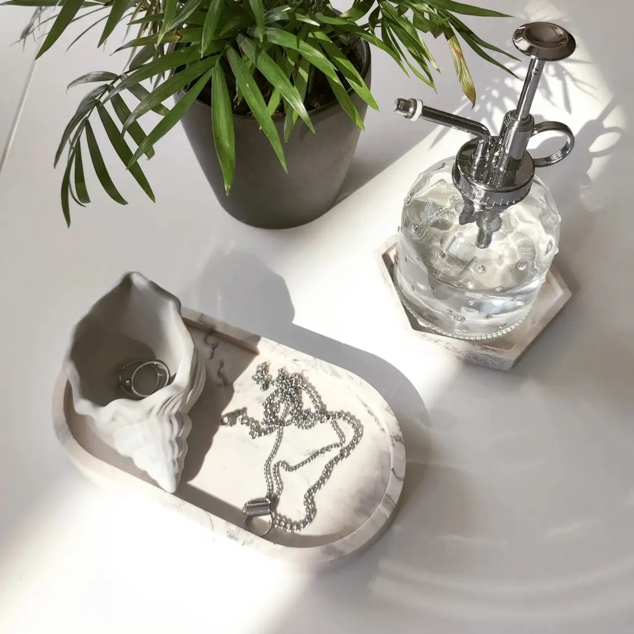 Marble effect
.
.
 
#smallbusinesssupport 
#smallshop 
#etsyseller 
#etsymakers 
#jesmonitedecor 
#jewerlydish 
#candleholder 
#cozyvibes 
#marble 
#marbletray 
#smallbusinessowner 
#womeninbusiness 
#blackandwhite 
#decorativetray 
#decor
#lithuania