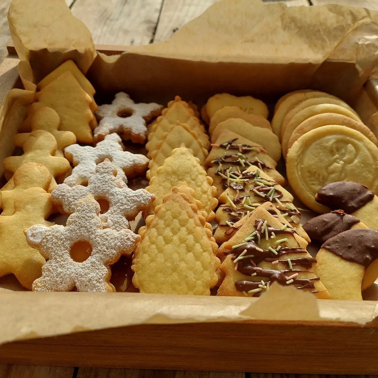 36 Pcs Homemade Christmas&New Year Gift Cookies | 3 Dozen Christmas Cookie Assortment, Christmas Party cookies, Christmas Gift, Cookie Gift box

#etsy #etsyshop #etsyseller #etsysellersofinstagram #homemade #turkishfood #cookiegiftbox #christmasgift #partycookies #cookies #cookieassortment #cookies