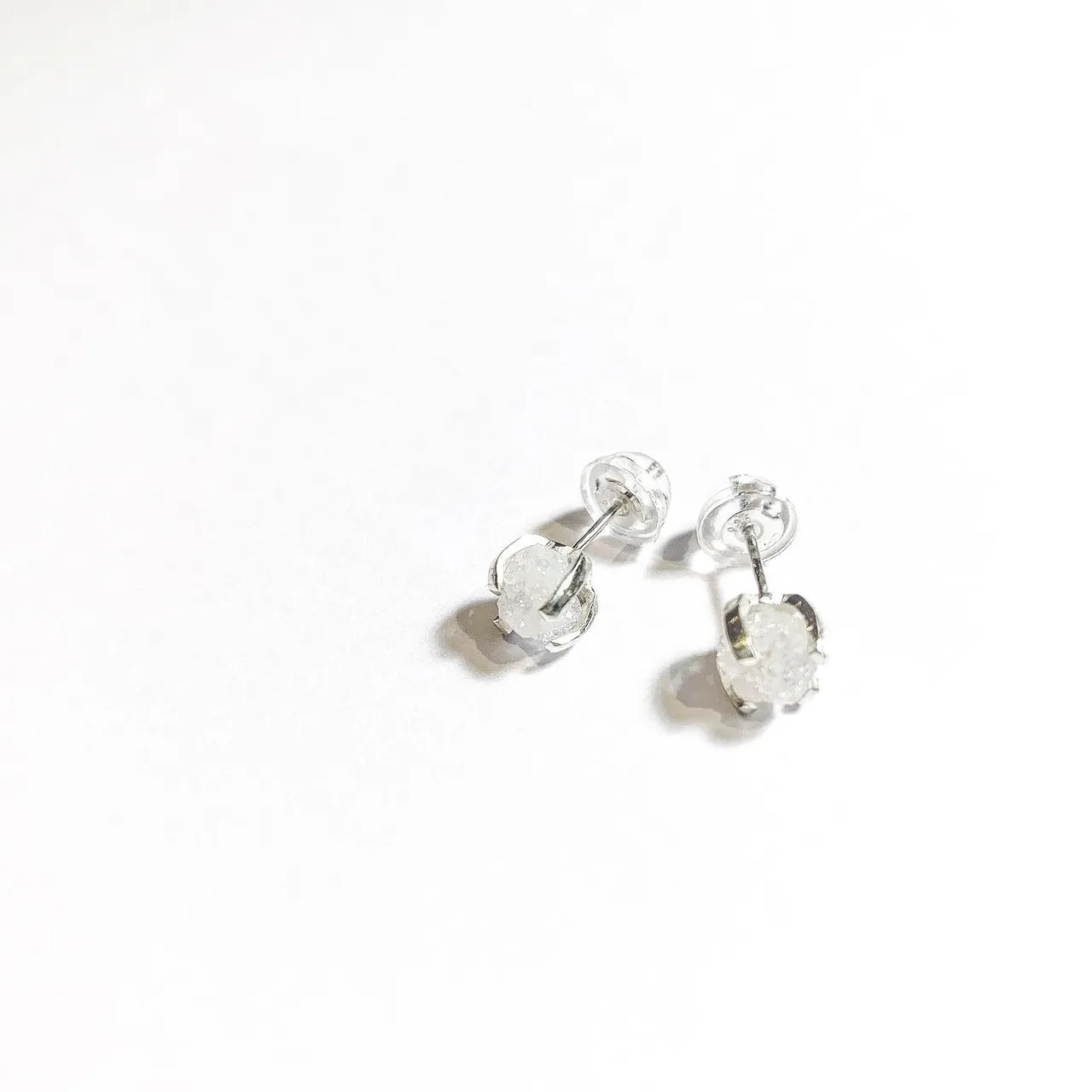 Minimal art jewelry
#cotonfleurensucreneige 
@minseobyminseo collection 
Earrings 
Geode quartz 
I
o
h
o
Ë
s
n
i
m
#geodequartz #blanc #earring #bouclesdoreilles #handmade #pieceunique #silver #argent mbijoux #jewelry #iohcoesnim_quartz