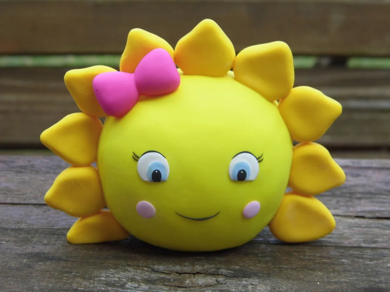 Hello Sunshine 🌞🌞
#sunshine #sunny #sunnydays #positiv #yellow #Yellowsun #sun #caketopper #birthdaycaketopper #sunshinebirthday #sunshinebirthdayparty #etsy #smile #perfectday #mademyday #creation #selling #handmade #polymerclay #colorful #FiguresAnya #smallbusiness #Etsyseller #homedecor #nurserydecor #nursery #nurseryinspiration #babyshower #homedecor #centerpiece #cakedecoration