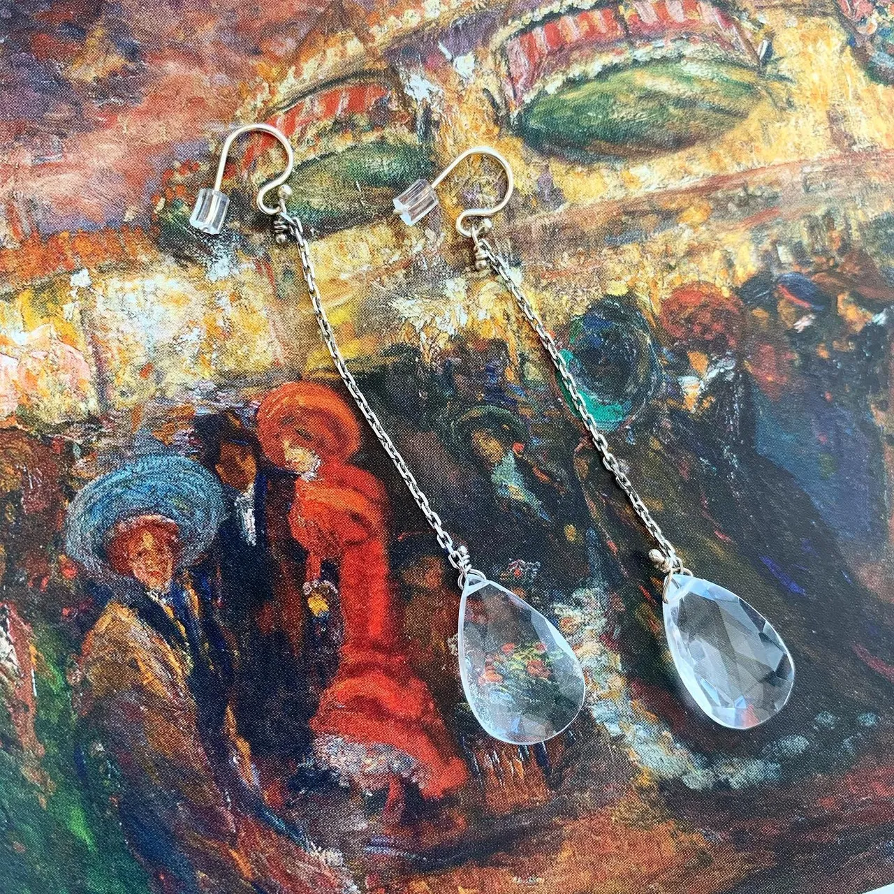 Himalayas crystals 
Rachel earrings 
Silver 
I
o
h
c
o
Ë
s
n
i
m 
#himalayas #crystal #earrings #jewelry #designer #paris #artiste