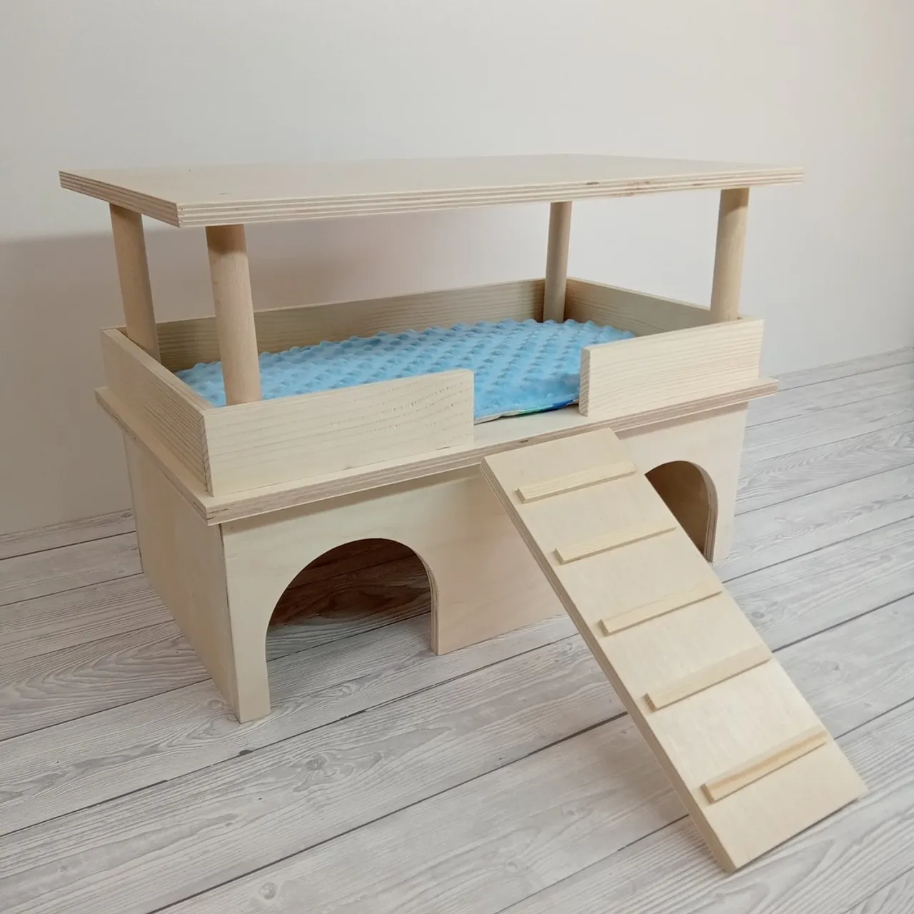 Drewniany domek - hamak zwany przez nas "klonkier" 😂.
A wooden house - a hammock .
#hamakdlazwierzaka
#drewnianyhamak
#drewnianydomek
#guineapighammock
#guineapighouse
#guineapighideout
#ferrethammock
#rathammock