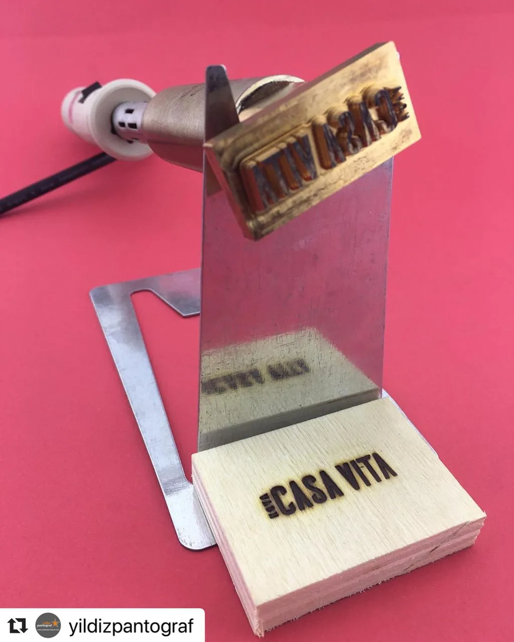 #Repost @yildizpantograf with @make_repost
・・・
@novacasavita için hazırladığımız sıcak baskı çalışmamız ...
📞 05321542864

#ahşap#ahşaptasarım#ahsapurunler#ahşapdekarasyon#ahşapmobilya#wooddesign#wood#agacmasa#agacev#agactasarım#ağaçtasarımatölyesi#agactasarim#woodhouse#ahsap#sıcakbaskı#dogalmasa#mobilya#desing#lamp