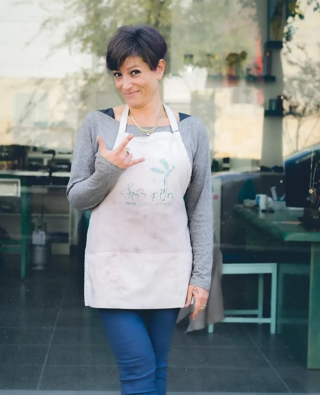 איזו התרגשות!⁠
מחר מתחילים שנת לימודים חדשה בסטודיו 🥳⁠
⁠
תלמידות ותלמידים חדשים יצטרפו לוותיקים, כל אחד ואחת יקבלו את היחס האישי ואת הליווי המותאם. לימודי צורפות באווירה ביתית, בקבוצות קטנות והכי חשוב - בקצב שלך ⏳⁠
למידה מעשית תוך כדי יצירת תכשיטי החלומות שלך 💍⁠
⁠
נותרו מקומות אחרונים לסמסטר הסתיו⁠
מידע והרשמה בקישור⁠
⁠https://www.dream-smith.co.il/קורס-אמנות-הצורפות⁠
052-3449584⁠
⁠
חלום צרוף - חממה לצורפים ולתכשיטים 🌱⁠
אזהרה: העיסוק בצורפות עושה טוב לנשמה, ולכן ממכר מאד ❕⁠
⁠
⁠חלום צרוף - תכשיטים בעיצוב אישי⁠ | בית הספר לצורפות במודיעין | לימודי צורפות (גם) אונליין | סדנאות צורפות חווייתיות | מיחזור ושידרוג תכשיטי זהב⁠
⁠
#קורס #חוג #חממה #צורפות #עיצוב #תכשיטים #משהולנשמה #תחביב #תשפג #מודיעין #מכבים #רעות #רחובות #נסציונה #שוהם #לימודיצורפות #metalsmithing #workshops #modiin #nofayalon #jewelry #course #silversmithing #hobby #soulfood #jewelrydesign #handmade #handmadejewelry #artisan #Fallcourses⁠
⁠
📷️ netashka