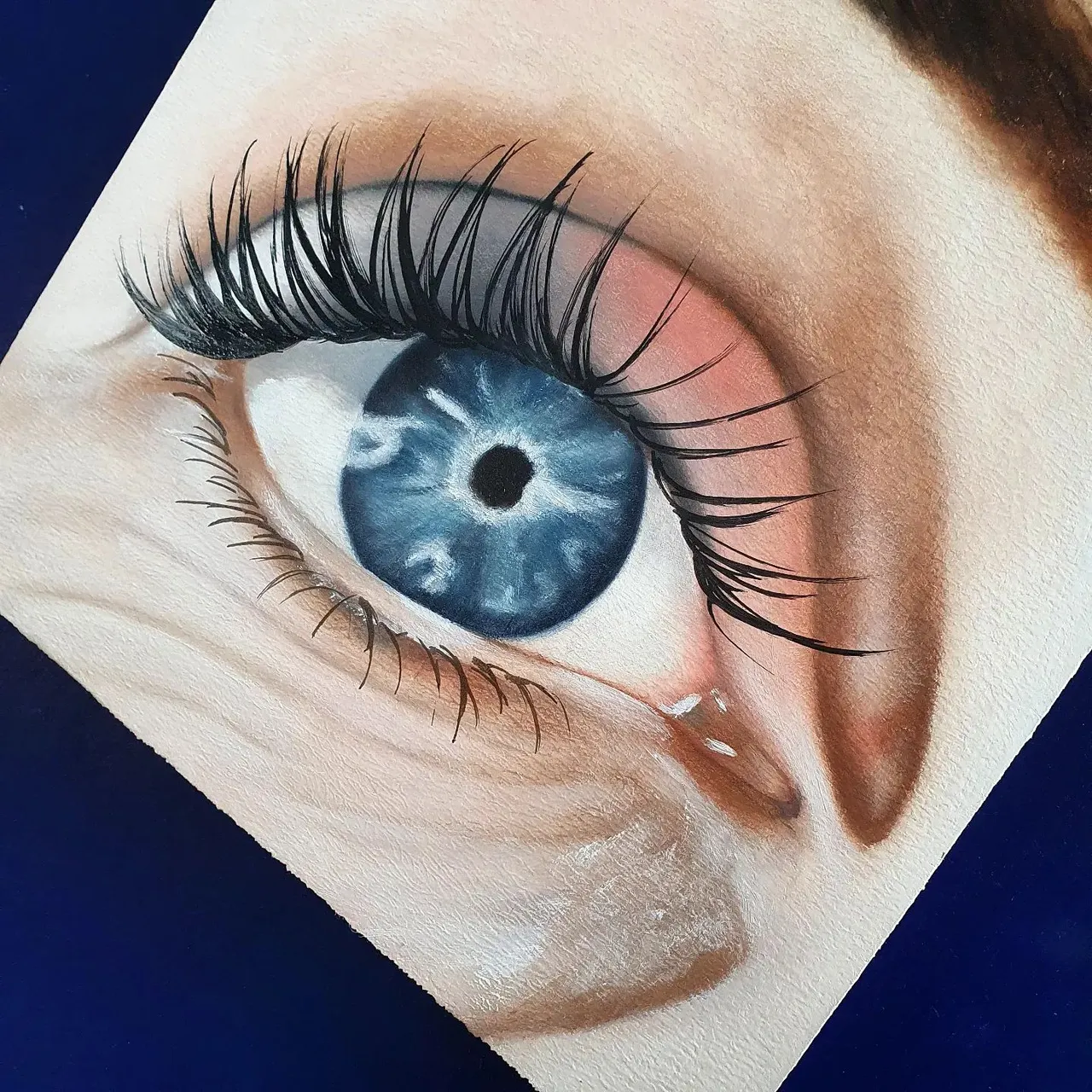 Eye: Lisanne v/d Berg
We've opened our eyes
Oil on wood
20x20cm
Story of Lisanne:
I was always gullible until I came to the Malieveld at the first demonstration. I will never forget the violence I saw there, how the news pages were framed and how we were being lied to, which opened my eyes wide.
From that moment on, more things started to strike me and so I am not able to close my eyes to them anymore. In the meantime, IĀ lost count of how many actions and demonstrations I have been to, and how much violence I have seen from the police but also a lot of connections with loving people. Bizarre when you have an image in mind and then figure out that it is not correct at all. But I am so glad that I was able to wake up.
I am still looking for more eyes to paint, so are you interested in participating šš¼
https://www.debbievervoort.com/project-info