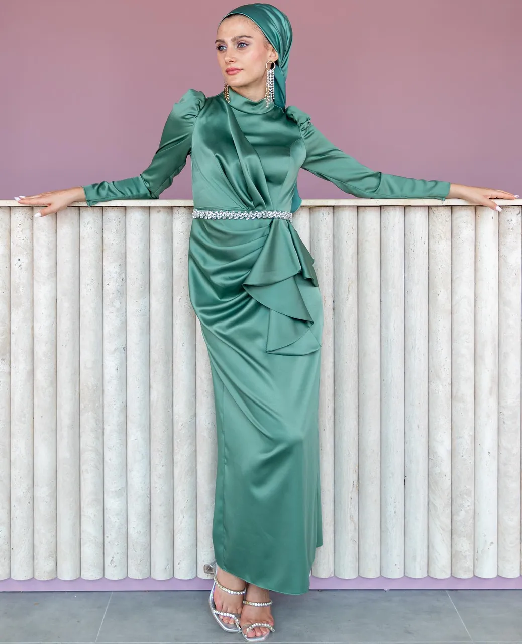 Buket Abiye💕
Beldeki taş detayları ve volanlarıyla gösterişli kalem elbisemizde hangi reenk?
İlk alışverişinize özel 150₺ indirim ❤️
36-44 Beden Aralığı 💃
3 harika renk seçeneği  ve güzellik detayları kaydırmalıda🌈
Türkiye ve Tüm Dünyaya Hızlı Kargo 🛩
Kredi Kartına Taksit İmkanı 
Buket Hijab Evening Dress😍
38-44 EU Sizes Available
3 Color Option 🌈
Wordwide Express Delivery 🚚 
#tesettürabiyemodelleri #weddingdresses #muslimweddingdress#hijabfashion #hijablove #tesetturbutik #tesetturnisanlik #hijab #hijabootd#eventdress#muslimdress #davetelbise #kalemelbise #modestclothing#eventdress #eveningdress #muslimwear#hijabwear #tasarımelbise