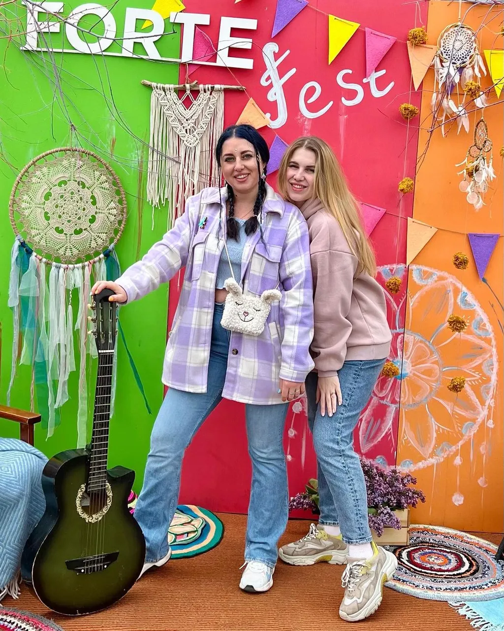 А это мы на нашем любимом @forte_fest !☀️
Хоть и был дождь, зато мы придумали тысячу и одну идею как спасти наши украшения и себя 😅
Ну и конечно же были рады всех видеть, очень любим такие мероприятия за живые встречи с вами, за новые знакомства и за море позитива и классной музыки💙🙏🏻