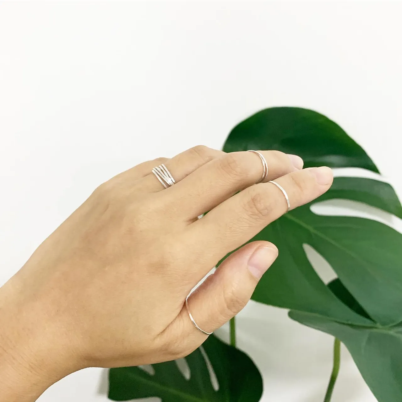 Minimalist
Ring/bague
Silver 925 /argent massif 
I
o
h
c
o
Ë
s
n
i
m
 #bijoux #ring #silverring #jewelry #실반지 #레이어드 #레이어드링 #가드링 #가이드링 #주얼리 #반지 #커플아이템 #커플링 #미니멀리스트 #미니멀리스트주얼리 #실버링 #은반지 #handmade #핸드메이드 #ハンドメイド #指輪 #ジュエリー #シンプル #流行る #몬스테라 #협찬 #감사 #손연기