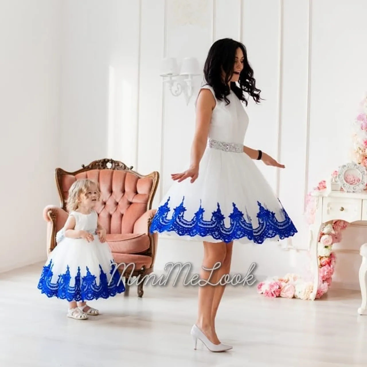 Sievietes garderobē skaistu kleitu nekad nevar būt par daudz! I👗zvēlies kādu no elegantajām un košajām oriģināla dizaina kleitām, lai būtu uzmanības centrā 🎉🌟
⠀
Komplekta cena 120 eur ⠀
Piedāvājam gan individuālās šūšanas pakalpojumus, gan iespēju izvēlēties savu sapņa kleitu no gataviem modeļiem ⠀
⠀
🌟 Plaša tilla, mežģīņu un audumu krāsu izvēle. Var arī kombinēt krāsas⠀
⭐ Kleitas garumu/dizainu var mainīt⠀
⭐Kleitas tiek šūtas pēc jūsu individuāliem mēriem vai jebkura standarta izmērā no 74cm līdz 147cm un XS - XXL izmēros⠀
⭐Lai pasūtītu rakstiet PM vai Viber/Whatsapp 28895815. Pielaikot un redzēt gatavas kleitas var Valdemāra 118 (iepriekš vienojoties par tikšanās laiku) #ballišukleitas #mammameita #vienādaskleitas #платьямамадочкарига #платьямамадочкалатвия #нарядныеплатьярига #нарядныеплатьялатвия #mežģīņukleita #svinīgakleita #bērnukleita #kleitapasškumam #нарядноеплатьедлядевочки #детскоенарядноеплатье