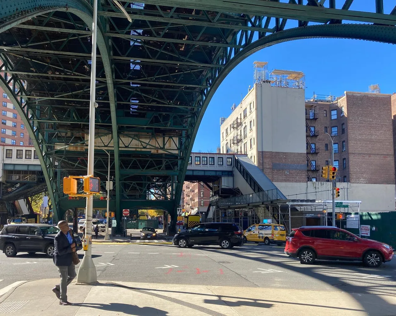 Got to paint with my good friend @frcurran under the magnificent W 125th street subway station in Harlem. Off to a good start, will work it a little more in the studio. 16x20 oil on panel, available #newyorkart #newyorkartist #harlemnyc #oldnewyork #oldnyc #newyorkfineart #urbanpleinair #thorwickstrom #manhattanville #paintingsofharlem #paintingsofnyc #w125thstreet #125thstreetsubwaystation #elevatedsubwaystations #pleinairnyc #pleinaircityscapepainting