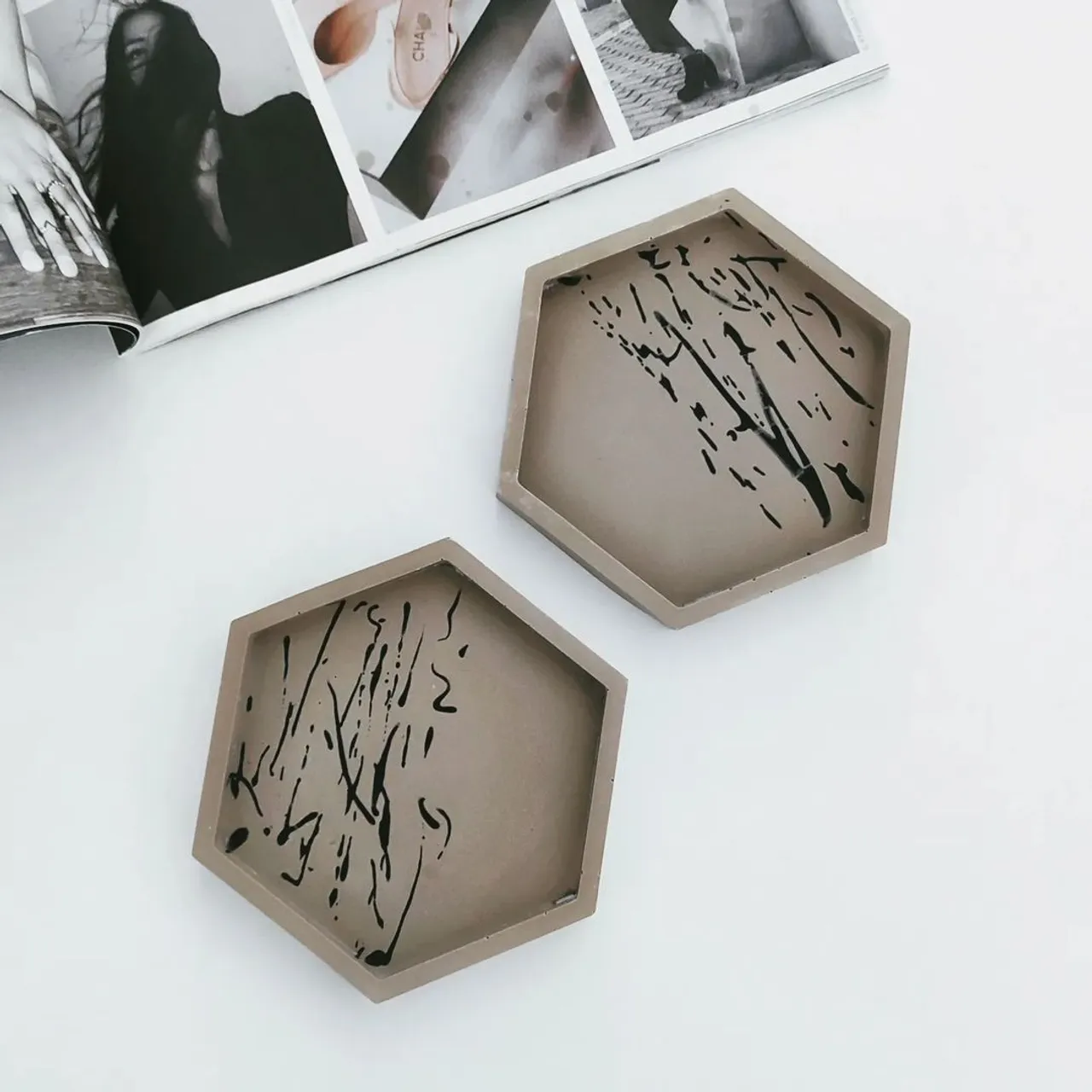Obsessed with this colour π€
You'll find these coasters in my Etsy shop (link in bio)
.
.
.
#taupe
#aesthetic
#hexagonal
#traydecor
#jesmonite
#neutrals
#neutralshades
#minimalism
#greige
#shadesofgrey
#cozyhome
#simplicity
#zarahome
#coasters
#homedecor
#etsy
#smallbiz
#etsyportugal
#jesmonite