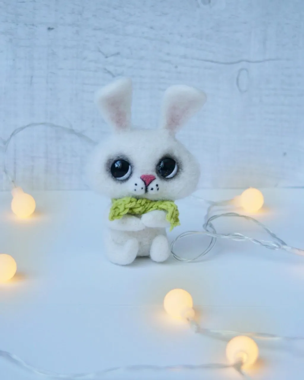 Белый зайка , символ 2023 года ❄️🐰
Дом нашел 🏠 

#корзина #зайка #символгода2023 #новыйгод #подарок #калининград #москва #санктпетербург #ручнаяработа #ручная_работа #сухоеваляние #валяниеизшерсти #валяниеигрушек #игрушки #коллекционнаякукла #белыйзаяц #гирлянда #подаркинановыйгод #творчество #рукоделие #назаказ
