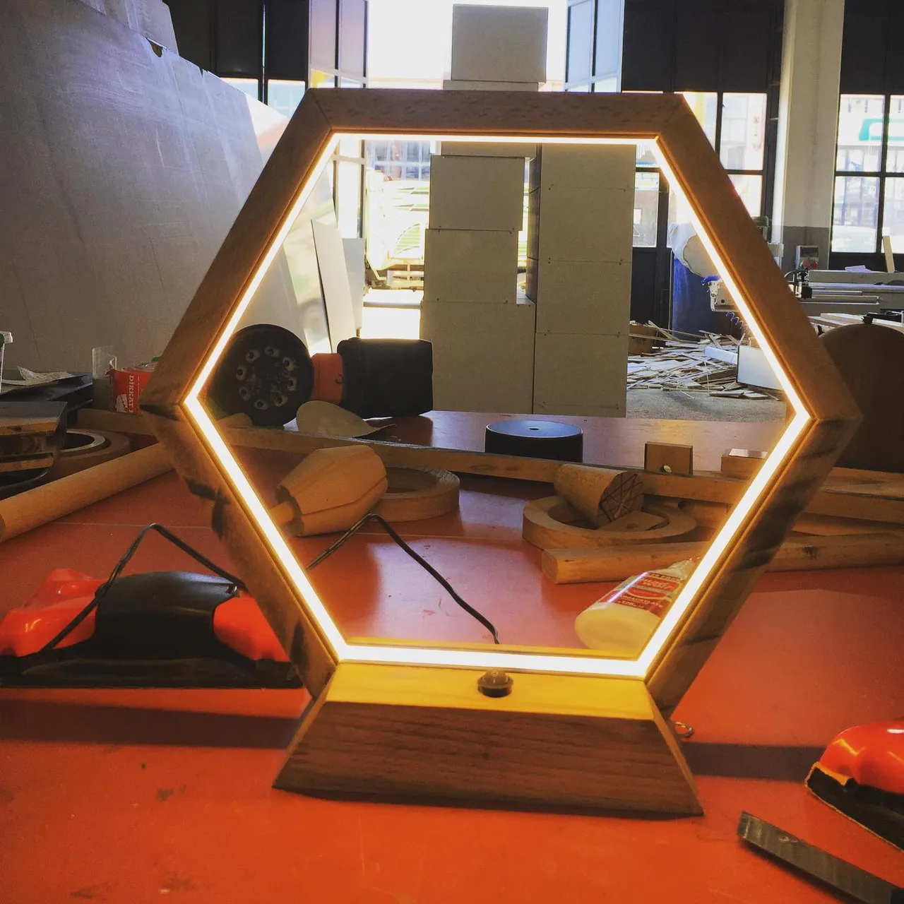 Yeni fikirler, yeni çalışmalar... / New ideas... #aydinlatma #masalambasi #ahsap #ahsaptasarim #aydinlatmatasarimi #tasarim #dekorasyon #aydınlatma #masalambası #ahşap #ahşaptasarım #aydınlatmatasarımı #tasarım #interiordesign #handmade #handmadelighting #tasarım #tasarımfikirleri #evdekorasyonu #içdekorasyon #içdizayn #lighting #decoration #design #tablelamp #desklamp #etsy #diversidesign #hexagon