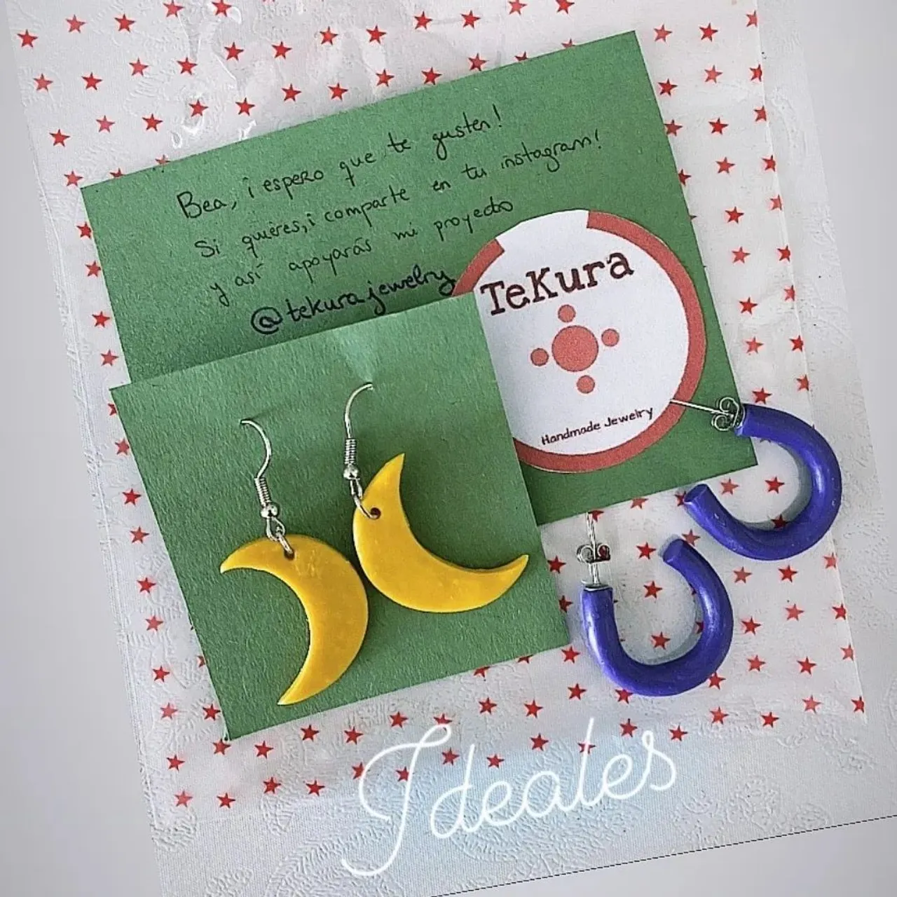 ¡Tenemos nuevos diseños! ¡Pack de regalitos! 💜 🌙
¿Os gustan?
......
New designs! Do you like these new earrings?
#earrings
#arcillapolimerica #artesania #artesanal #personalizables #pendientesartesanales #polimerclay #pendientes #luna #moon #handmadejewelry #handmade #handmadeearrings #regalo #gift