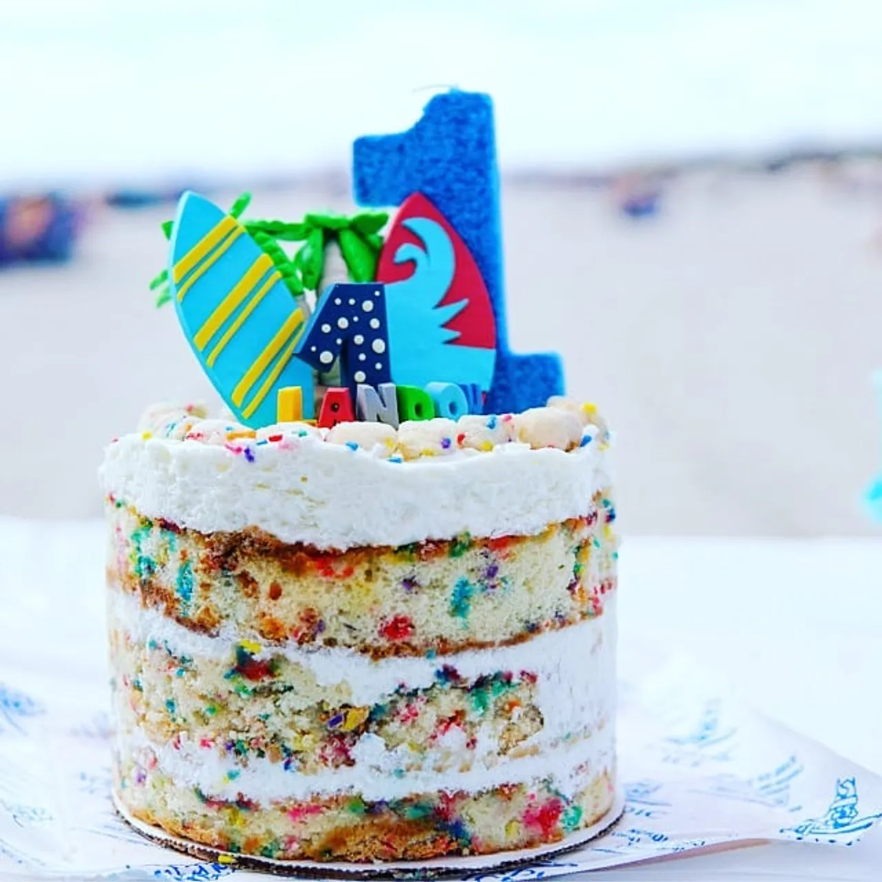 Birthday cake π
#caketopper #surf #surfingπ #surfcake #summerbirthday #blue #cakedecoration #cakeideas #birthdaycake #birthday #etsyshop #etsysellersofinstagram #palmtreesπ΄ #palmcake #lovecreating #firstbirthday #boybirthdayparty #boybirthdaycake #cakefigurine #polymerclay #sculptureart #smallbusiness #figuresanya