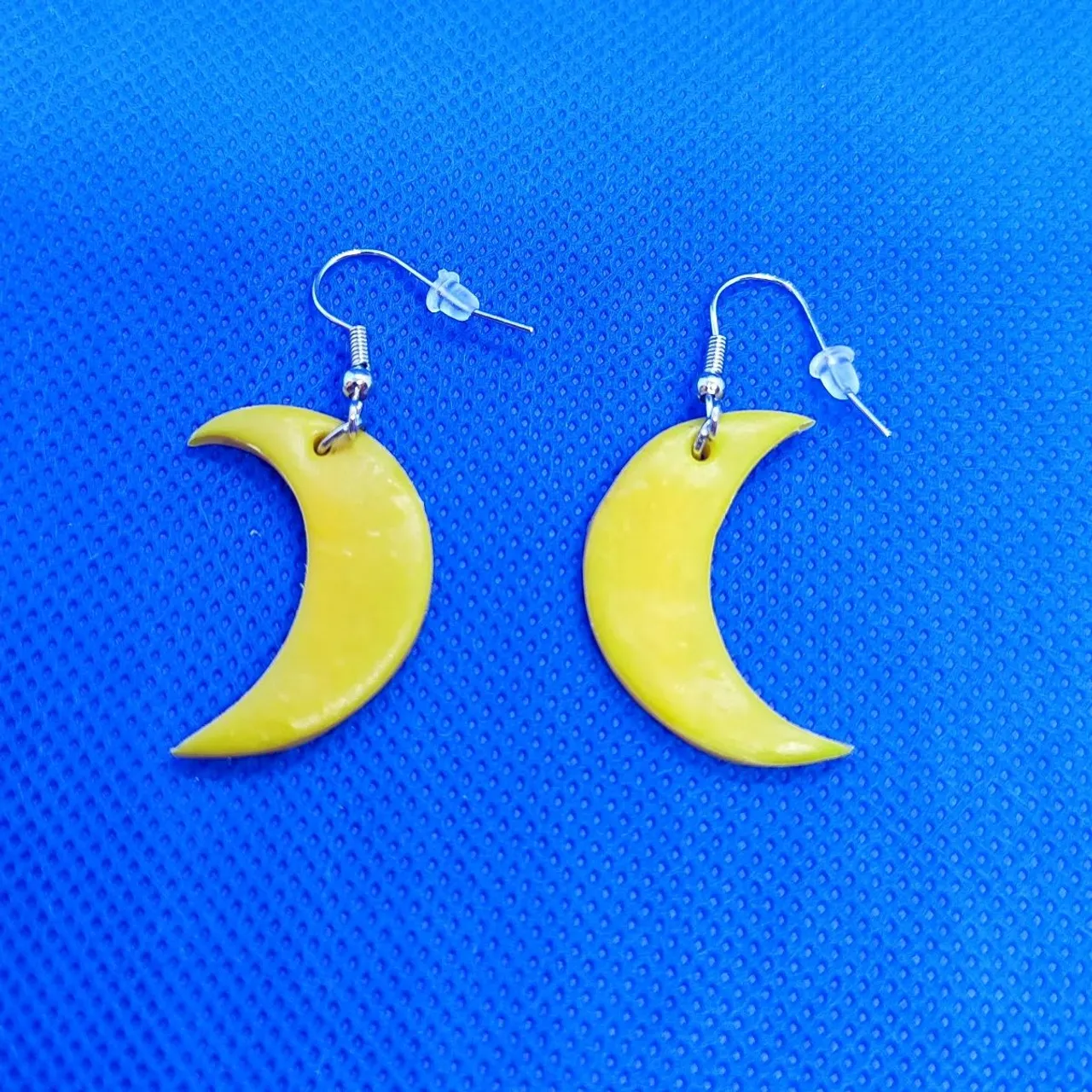 ¡Tenemos nuevos diseños! ¡Pack de regalitos! 💜 🌙
¿Os gustan?
......
New designs! Do you like these new earrings?
#earrings
#arcillapolimerica #artesania #artesanal #personalizables #pendientesartesanales #polimerclay #pendientes #luna #moon #handmadejewelry #handmade #handmadeearrings #regalo #gift