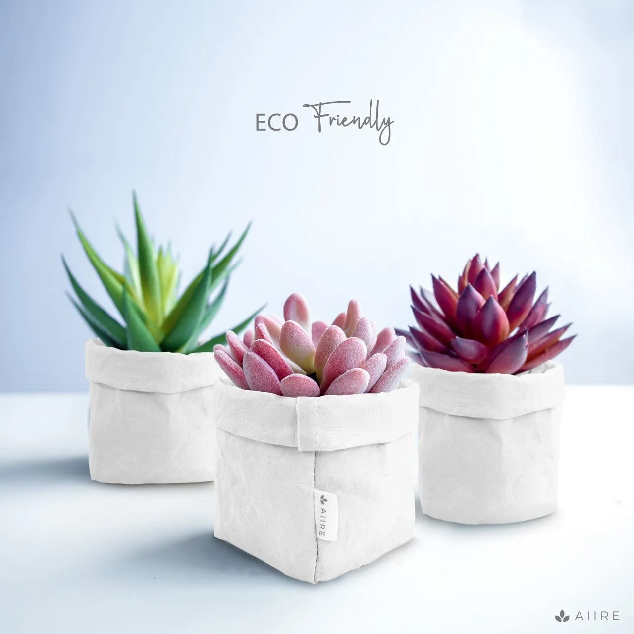 Les presentamos los 2 nuevos colores de nuestras cestas de papel kraft lavables! Teníamos en la cabeza la idea de que el color negro y el blanco podrían quedar muy bien con plantas, pero lo dejamos a vuestro criterio. Qué les parece? Aiire Co.  #aiire #cubremacetas #macetasoriginales #macetasdecoradas #maceterosoriginales #maceterosdecorativos #centrosdemesa  #decoracionbaños #decoracióndeinteriores