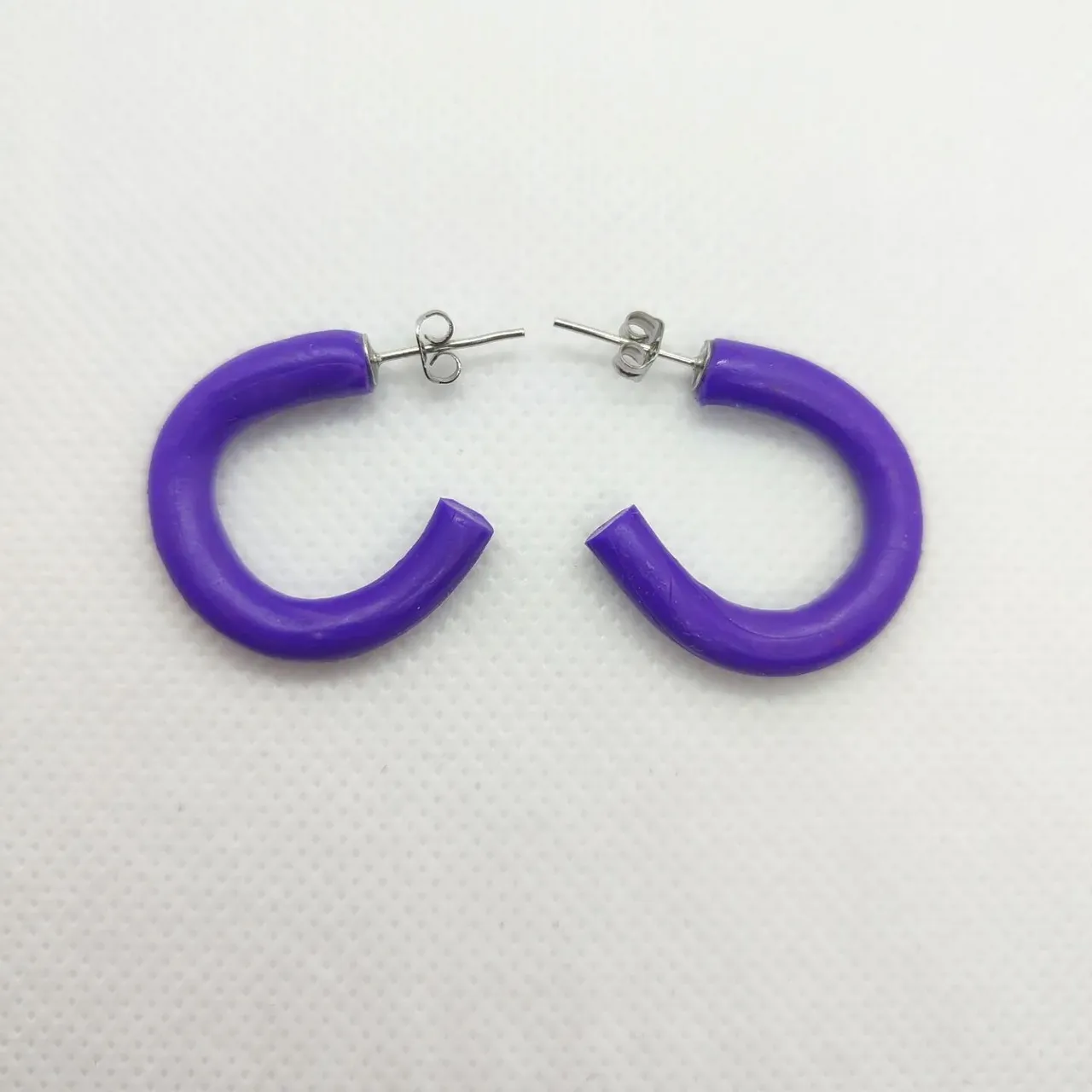 ¡Tenemos nuevos diseños! ¡Pack de regalitos! 💜 🌙
¿Os gustan?
......
New designs! Do you like these new earrings?
#earrings
#arcillapolimerica #artesania #artesanal #personalizables #pendientesartesanales #polimerclay #pendientes #luna #moon #handmadejewelry #handmade #handmadeearrings #regalo #gift