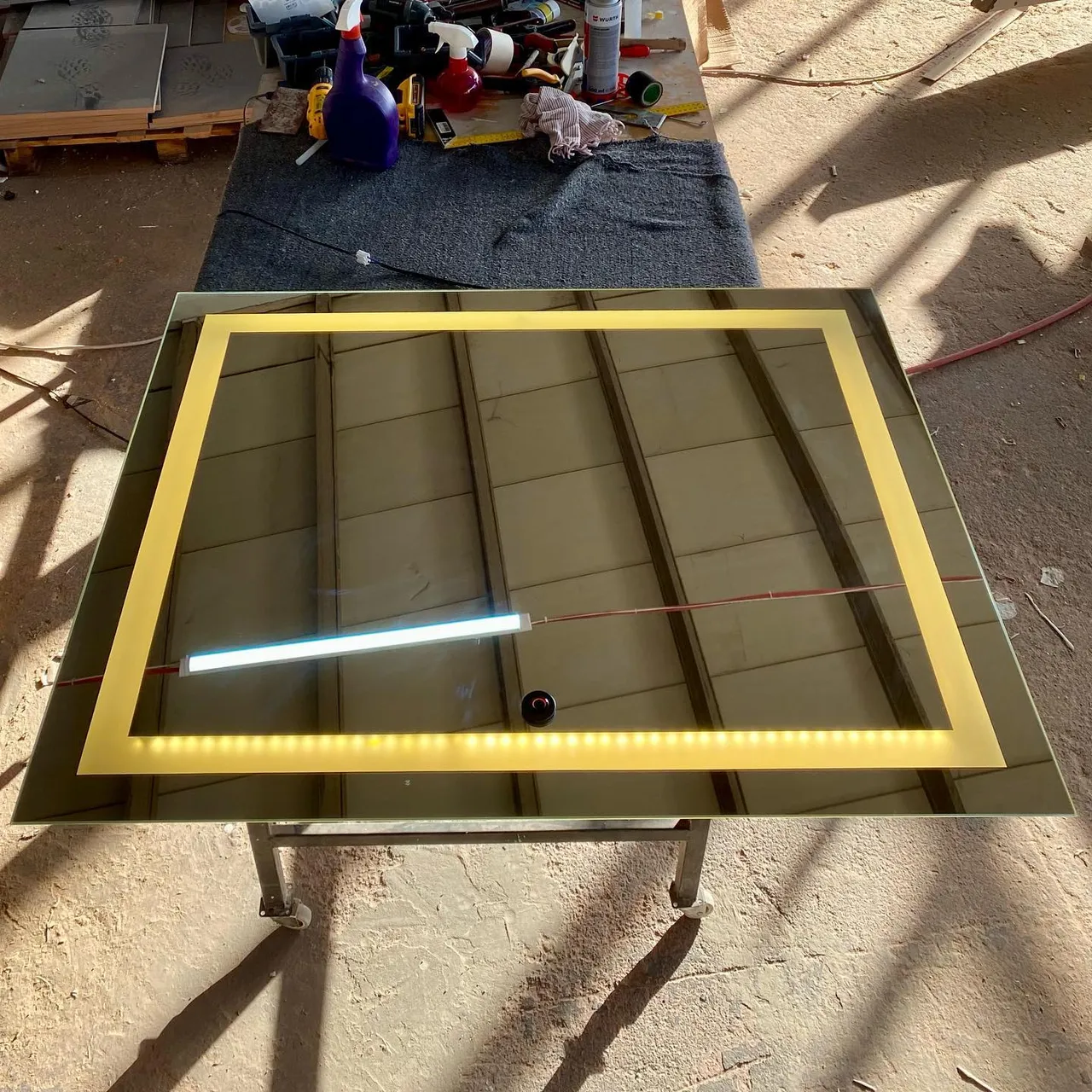 LED ışıklı aynalarımız ile banyonuza şık ve estetik bir görünüm kazandırabilirsiniz. #banyodekorasyonu #banyodolabı #banyodekorasyon