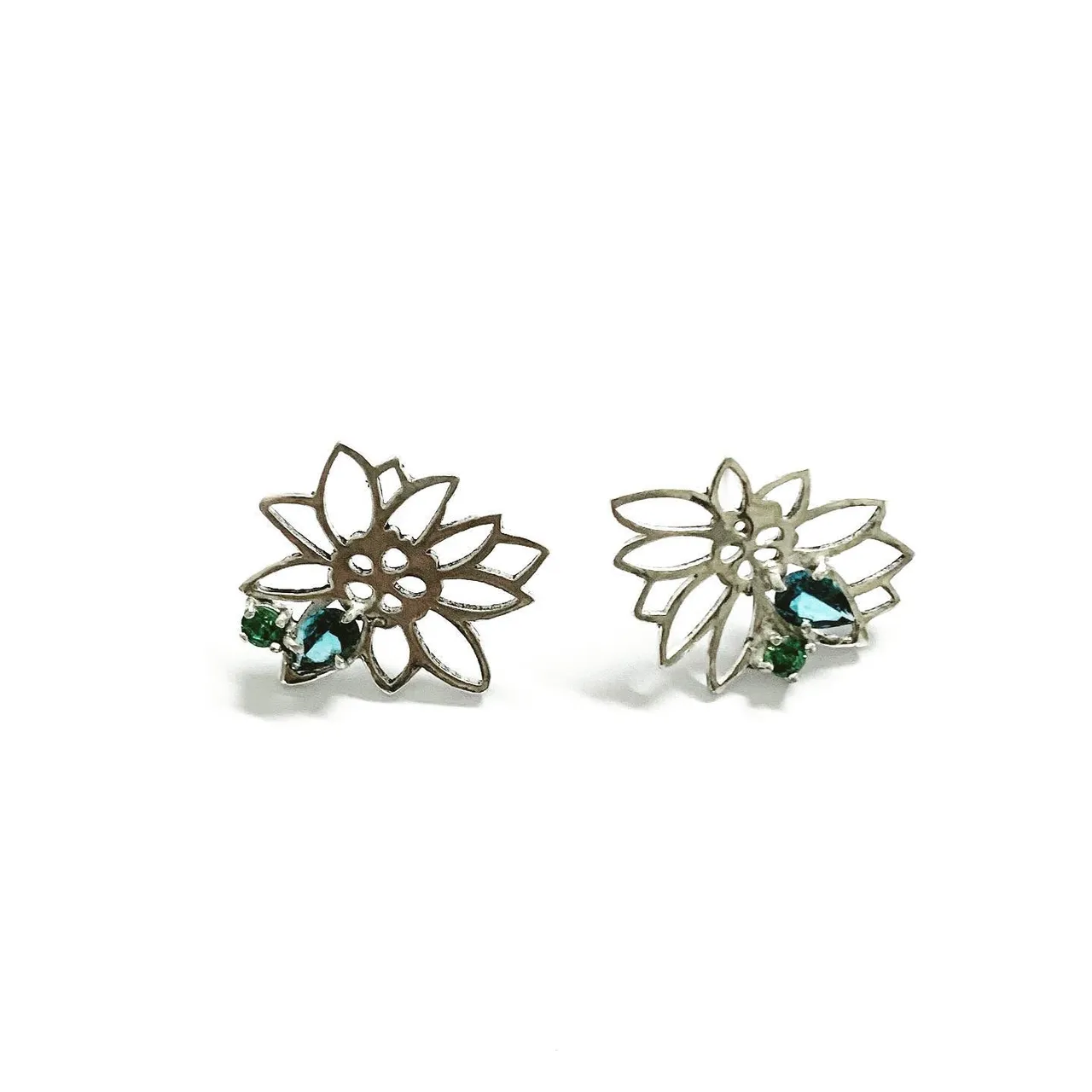Aile fleurie
Boucles d’oreilles
Silver 925
London blue topaze
Green swarovski crystal
#꽃의파편은원래날개였다
토파즈의 의미 : 성실, 용기를가지고 미래에 임하다
I
o
h
c
o
Ë
s
n
i
m
#ailefleurie #londonblue #green #swarovskicrystals #topaze #iohcoesnim #11월탄생석 #토파즈 #탄생석 #11월