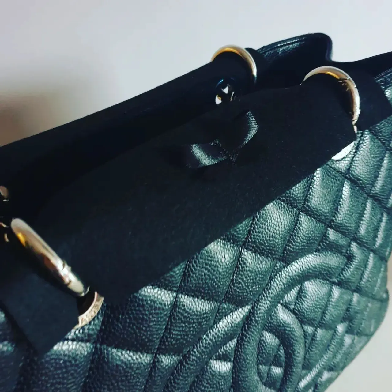 You're probably wondering what these are? They are felt protectors for storing your Chanel GST. They keep the weight of the rings off the the leather. Making sure no indentation will occur when the bag is stored away 😱. I am all about keeping your bags protected so you can also consider shaper pillows to achieve long term bag longevity 😇 (organisers available too)
Visit my Chanel shop on
www.luxurybagheaven.com
#gst #chanelstore #chanel #chanelgst #chanelpst #ccgst #cc #luxurybagheaven #chanelflapbag